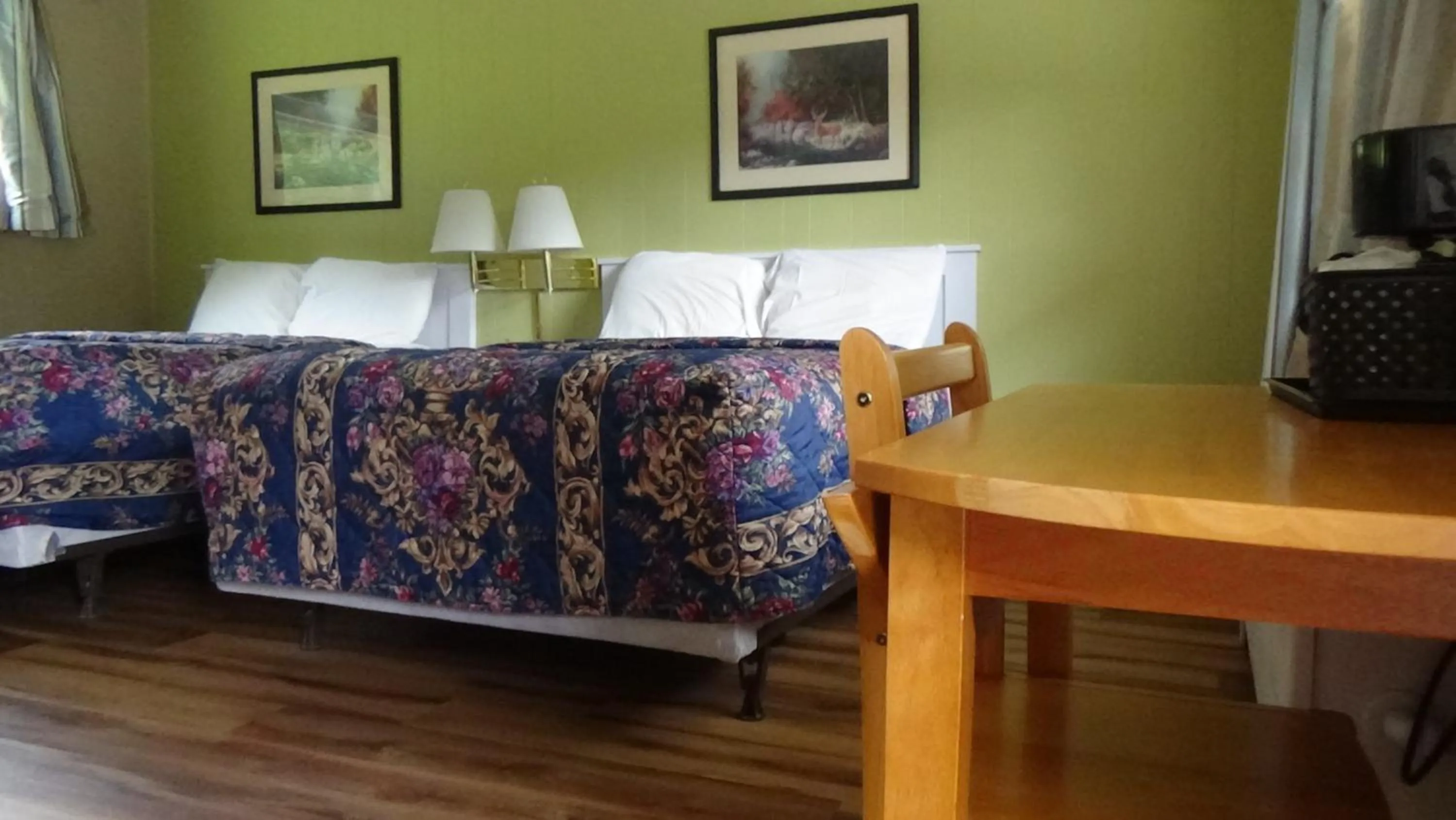 Bed in Roseloe Motel