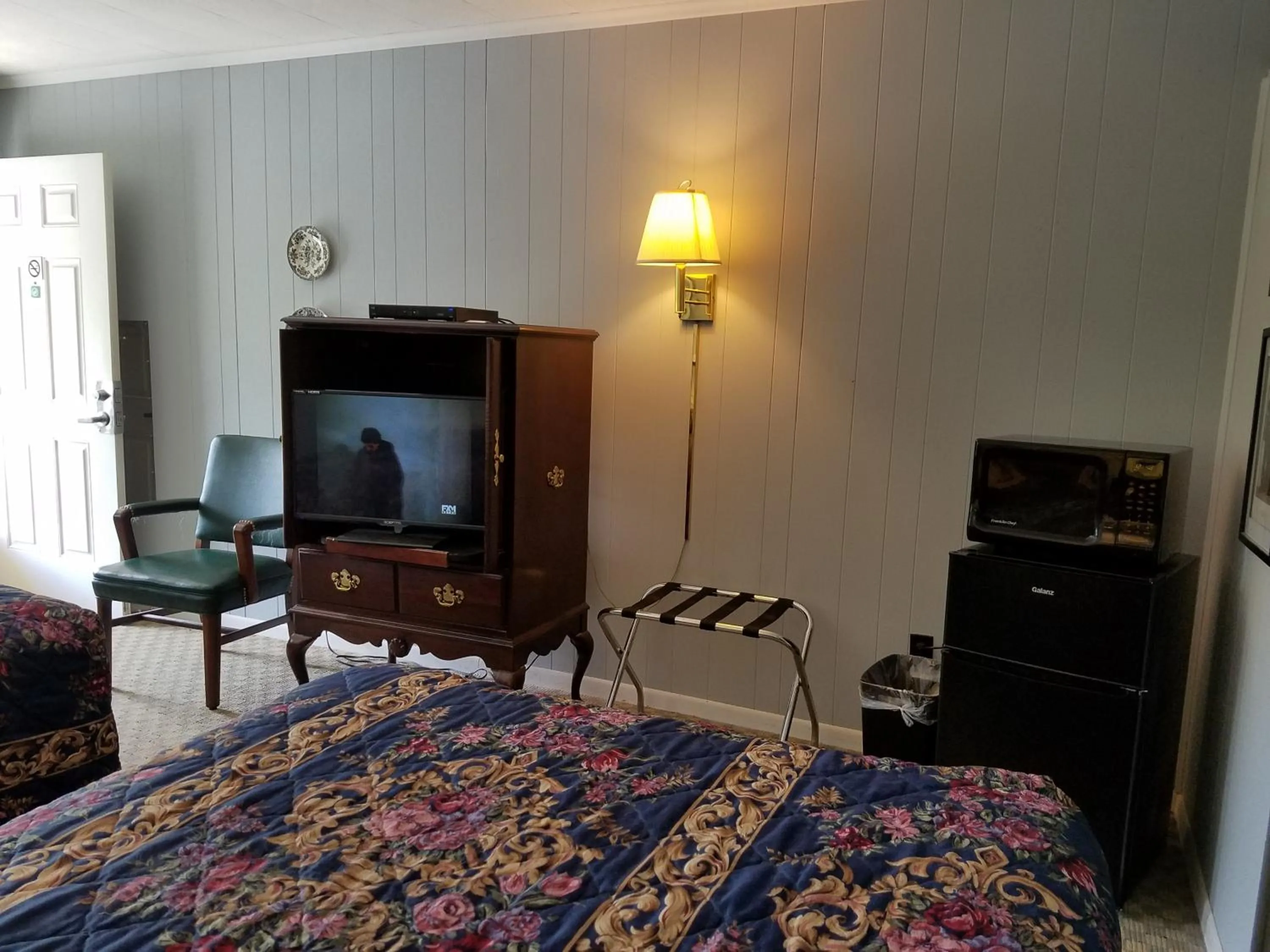 TV and multimedia, Bed in Roseloe Motel