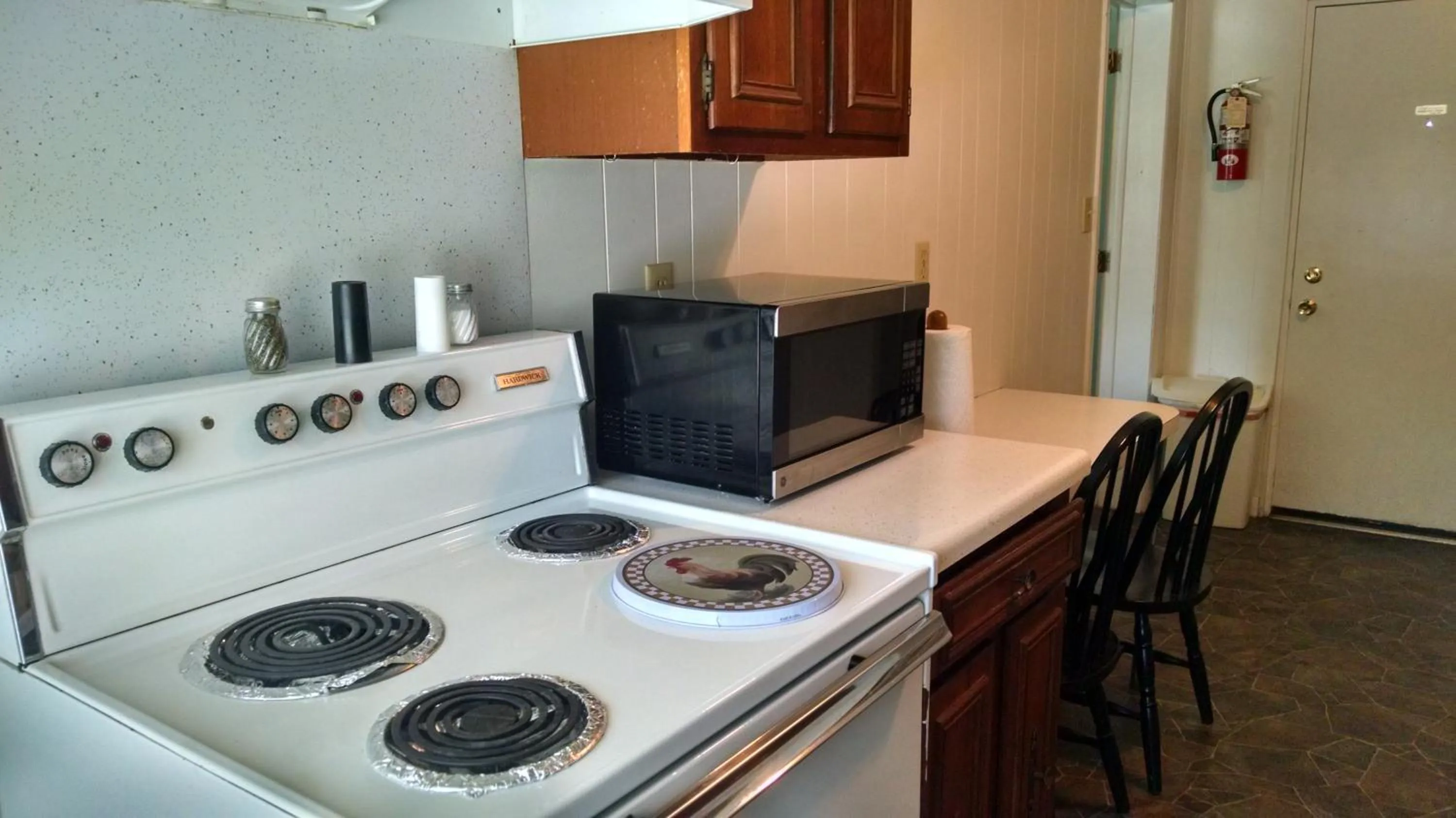 Kitchen or kitchenette in Roseloe Motel