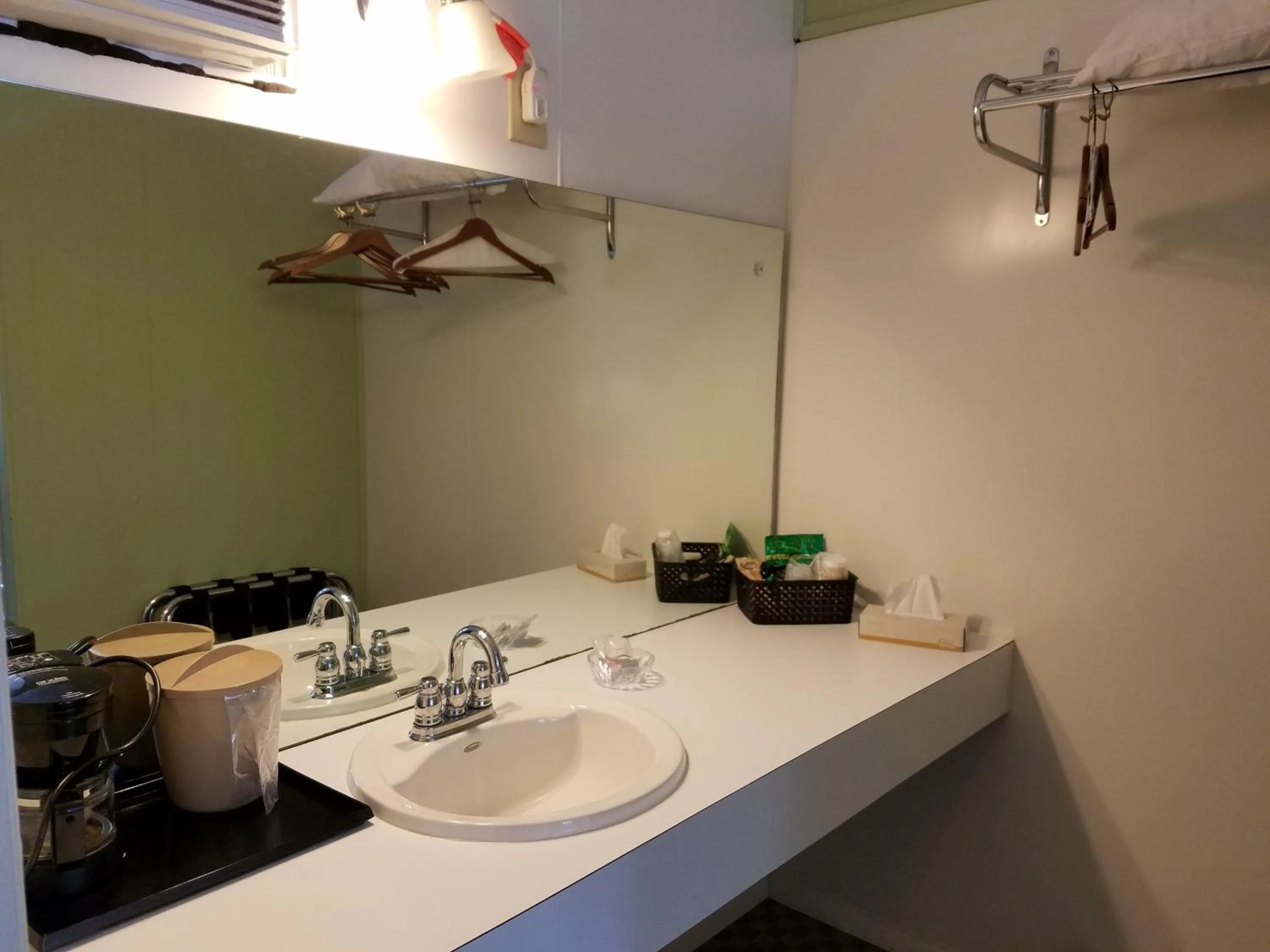 Bathroom in Roseloe Motel