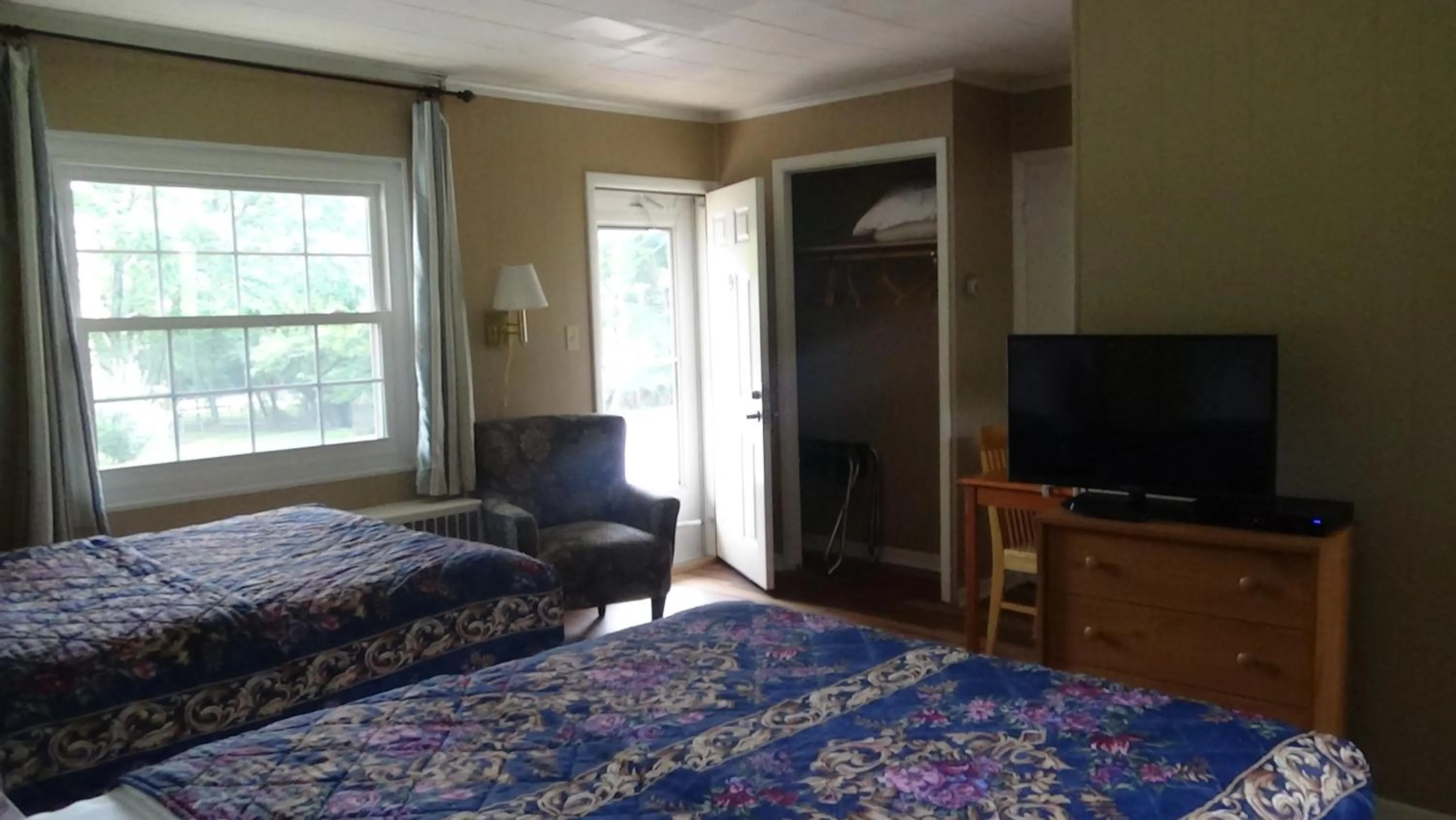 Bed in Roseloe Motel