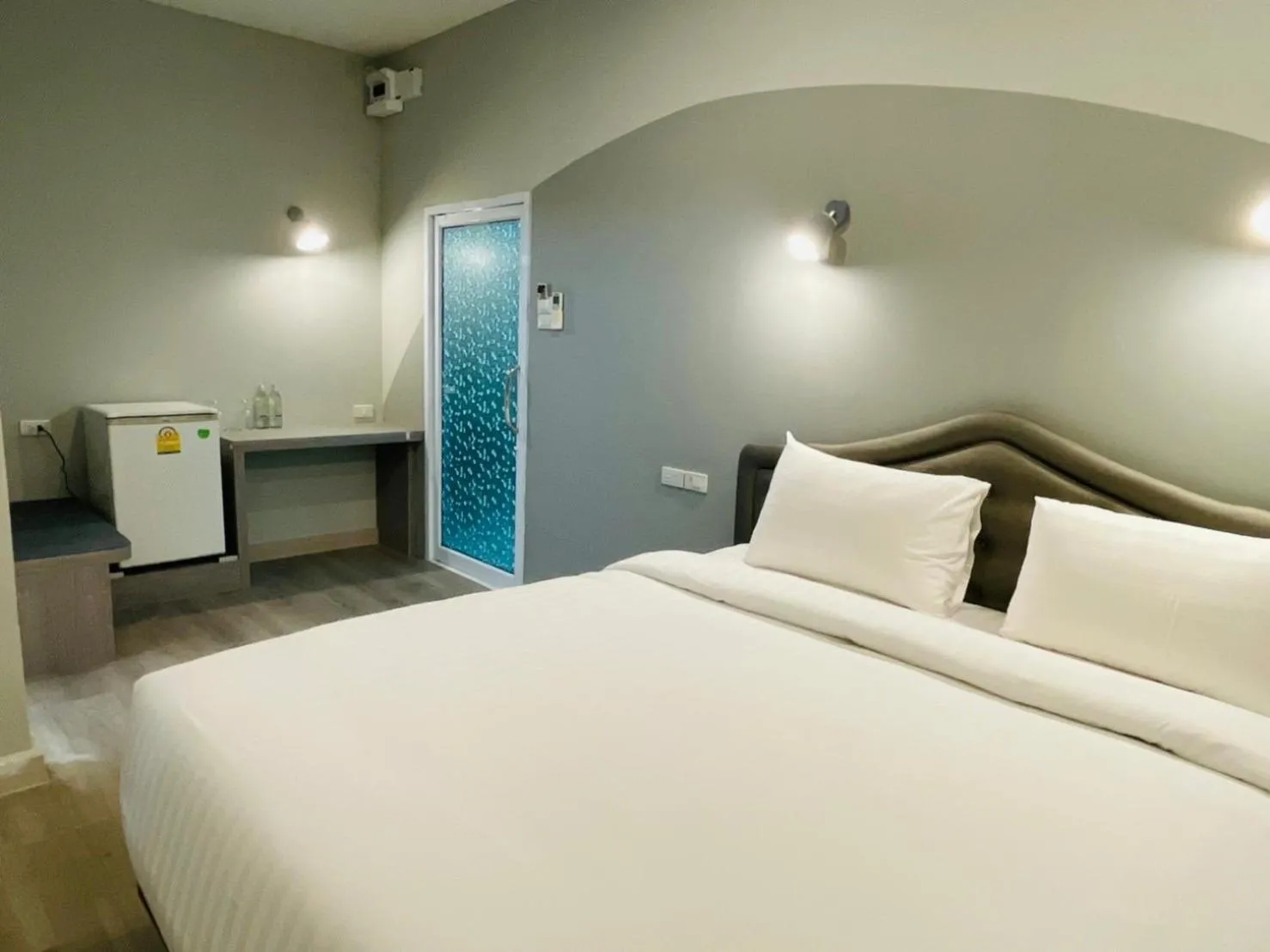 Photo of the whole room, Bed in Gallery Design - SHA Extra Plus