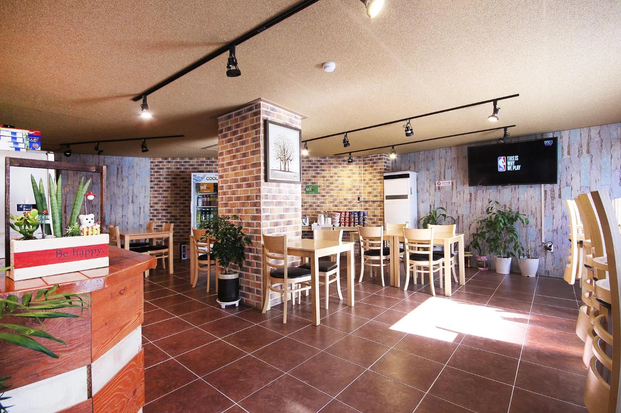 Breakfast in Happy Q Motel