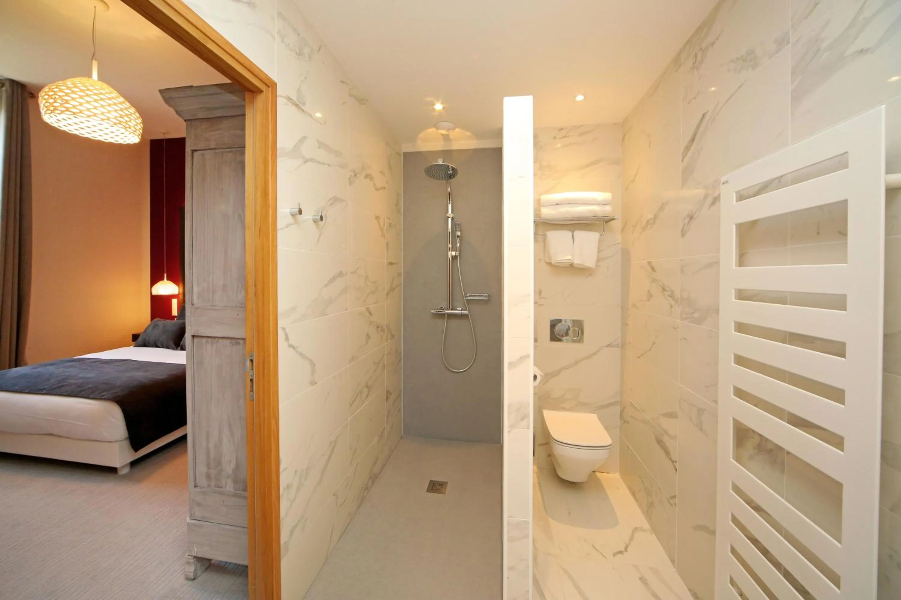 Bathroom, Bed in Domaine d'En Fargou