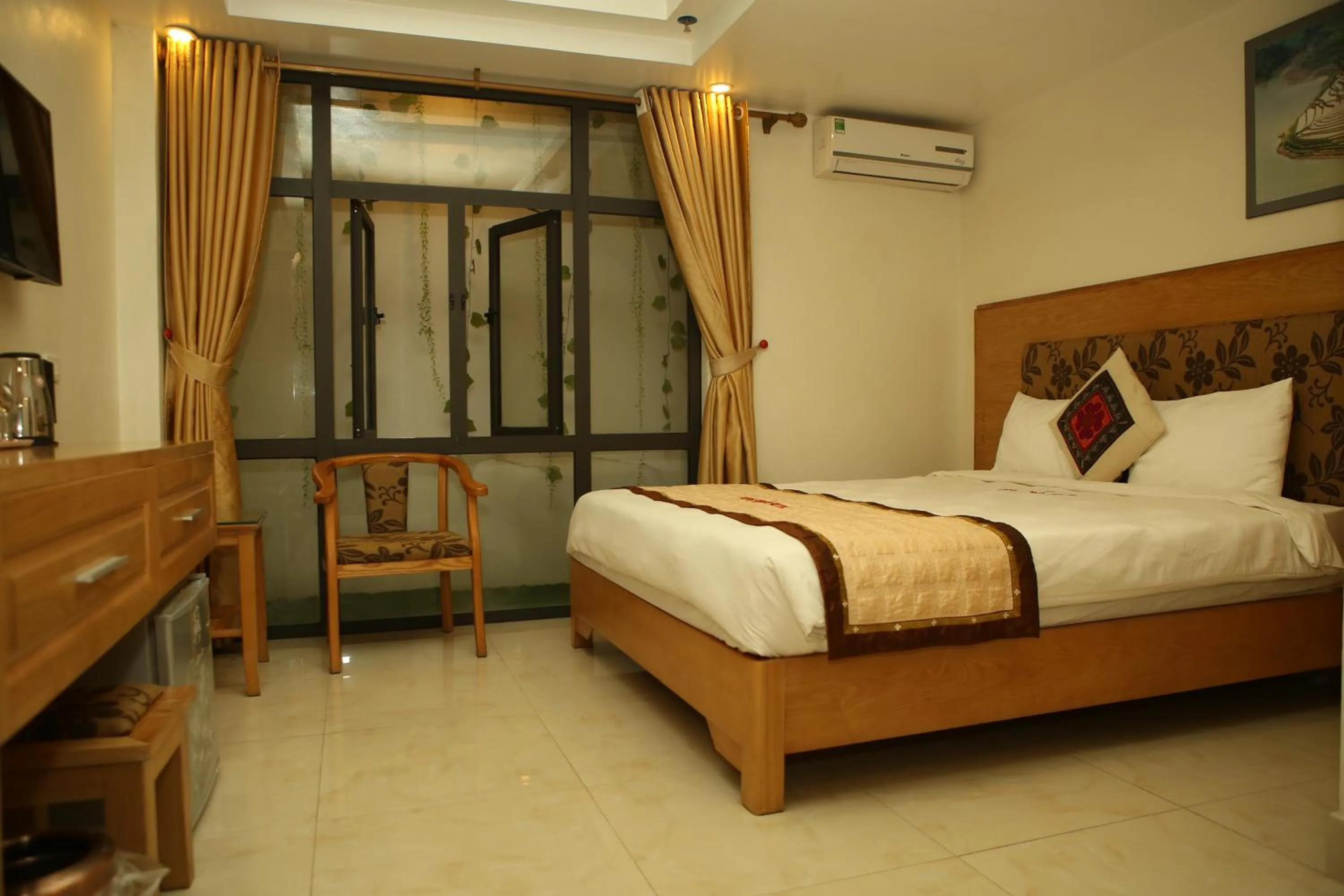 Photo of the whole room, Bed in Sapa Snow Hotel