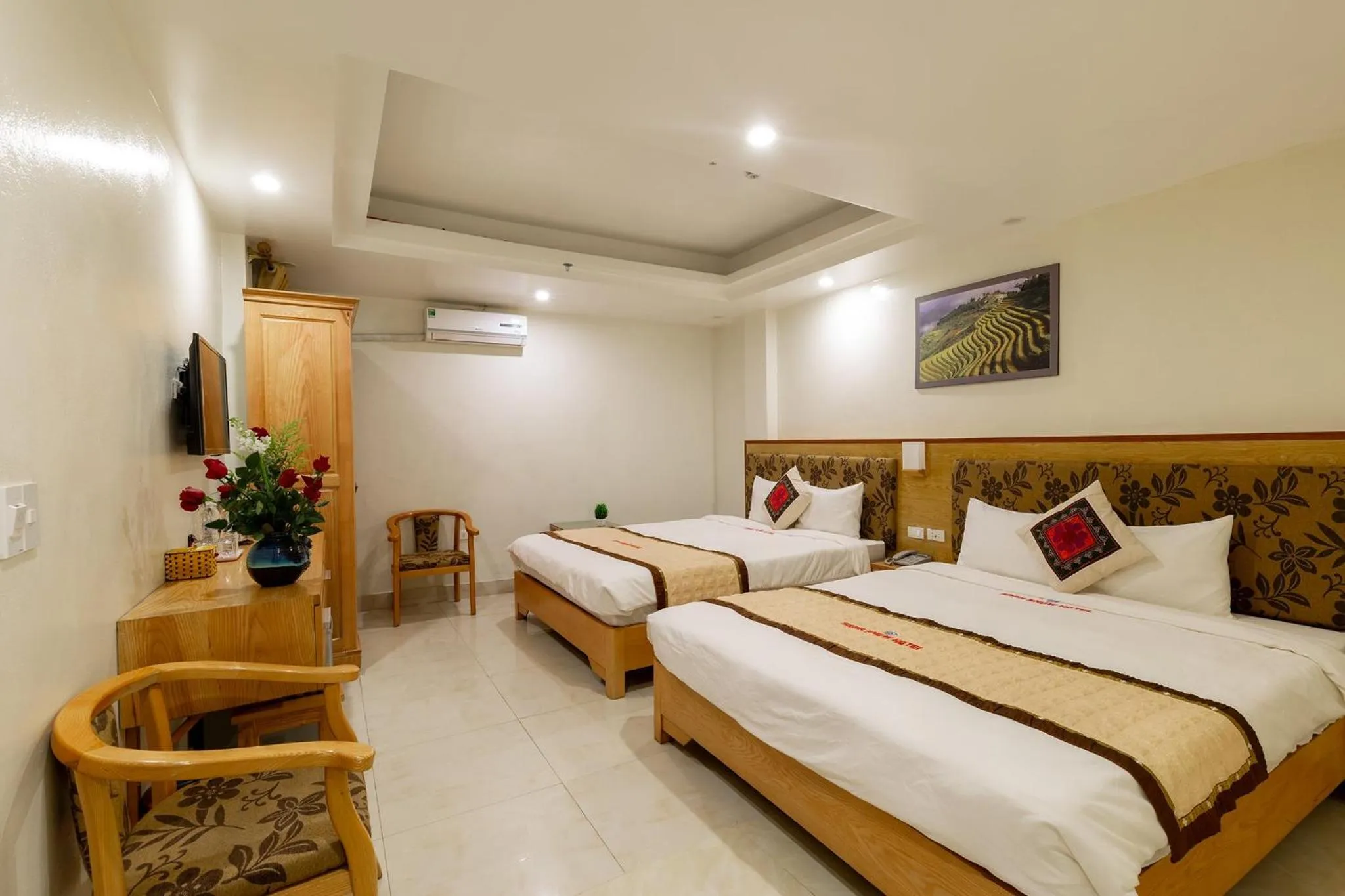 Photo of the whole room, Bed in Sapa Snow Hotel