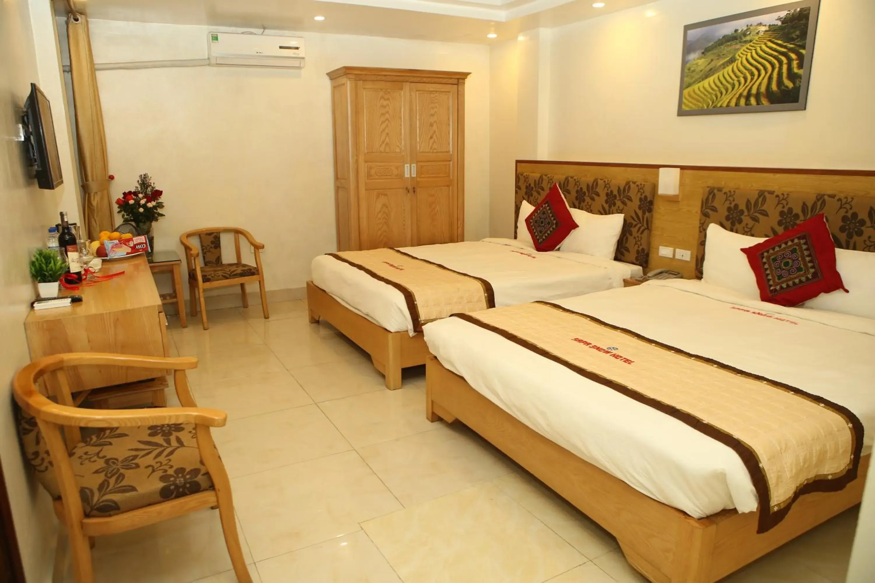 Deluxe Queen Room with Two Queen Beds in Sapa Snow Hotel Deluxe Queen Room with Two Queen Beds in Sapa Snow Hotel