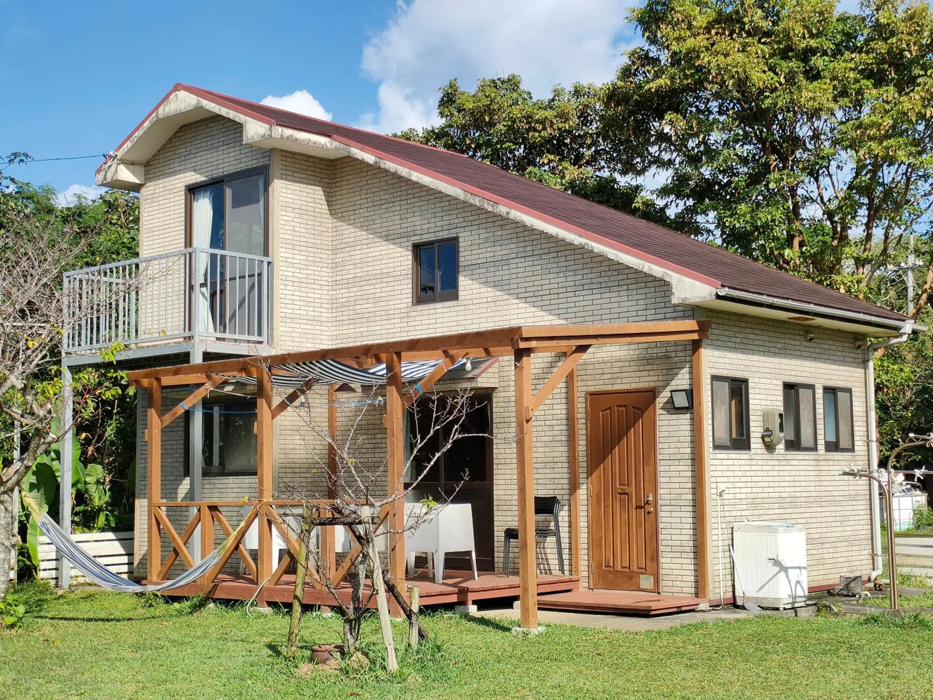 Property building in Cottage Canac