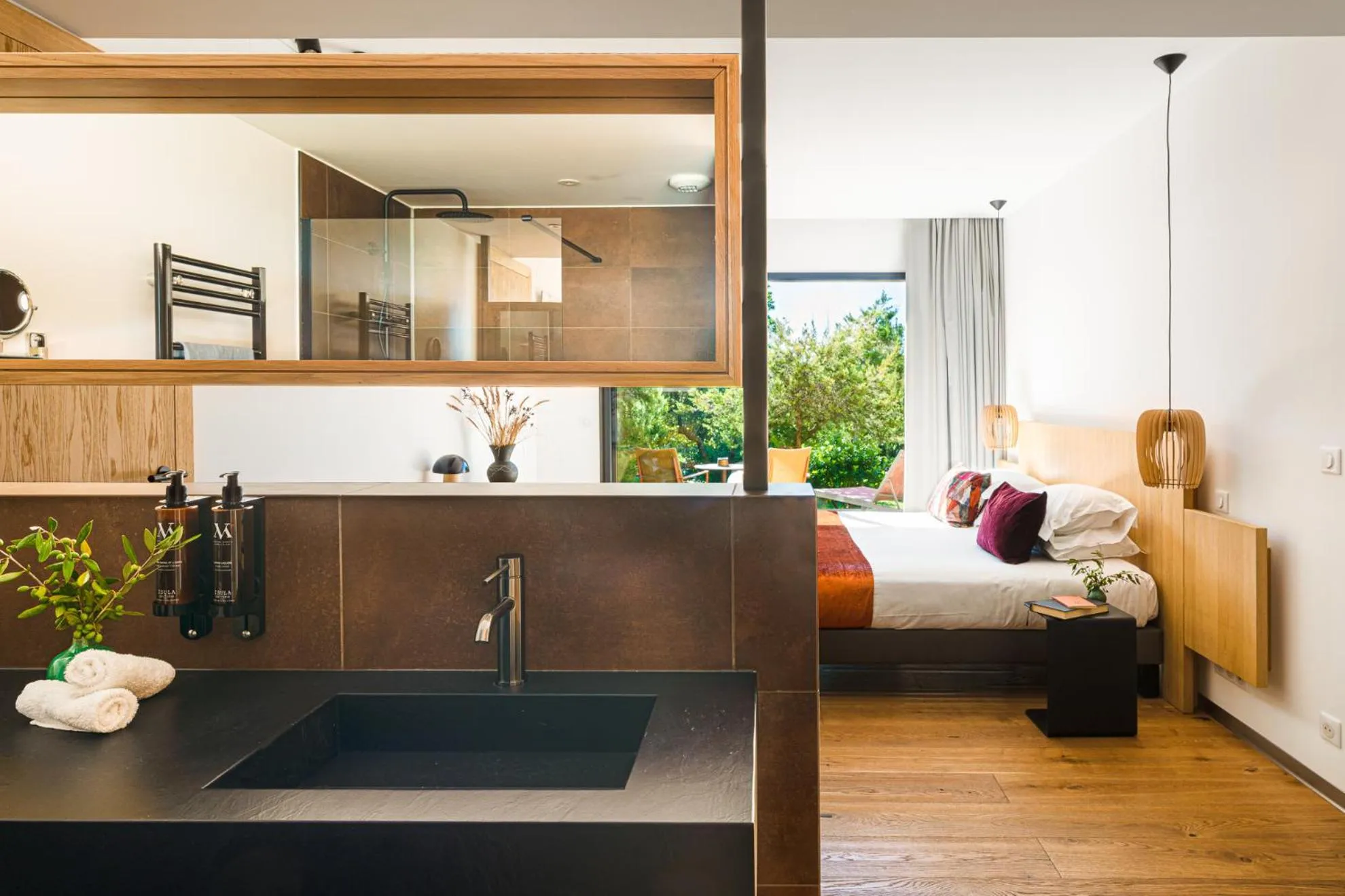 Shower, Bed in Hôtel & Spa Version Maquis Citadelle