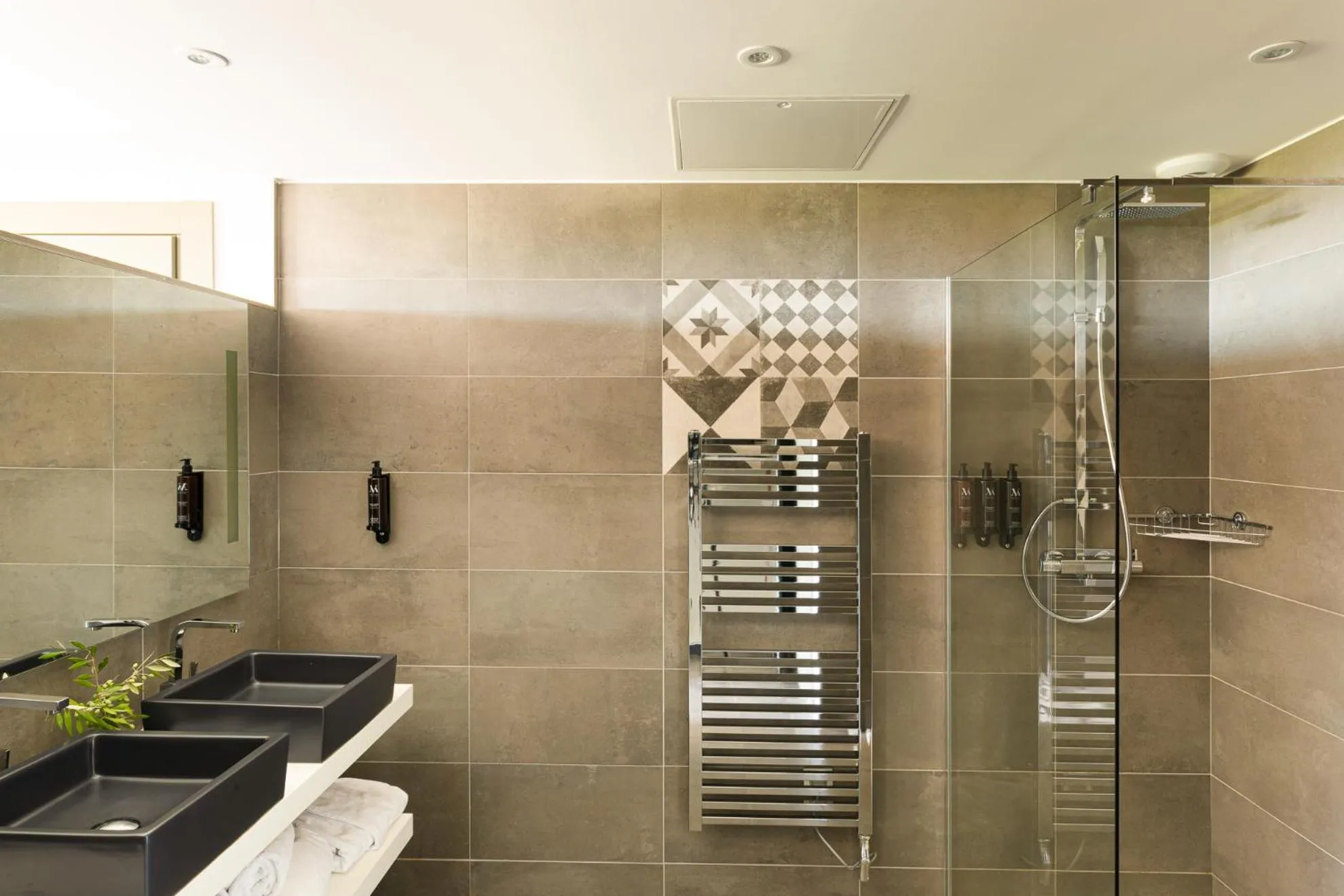 Shower in Hôtel & Spa Version Maquis Citadelle