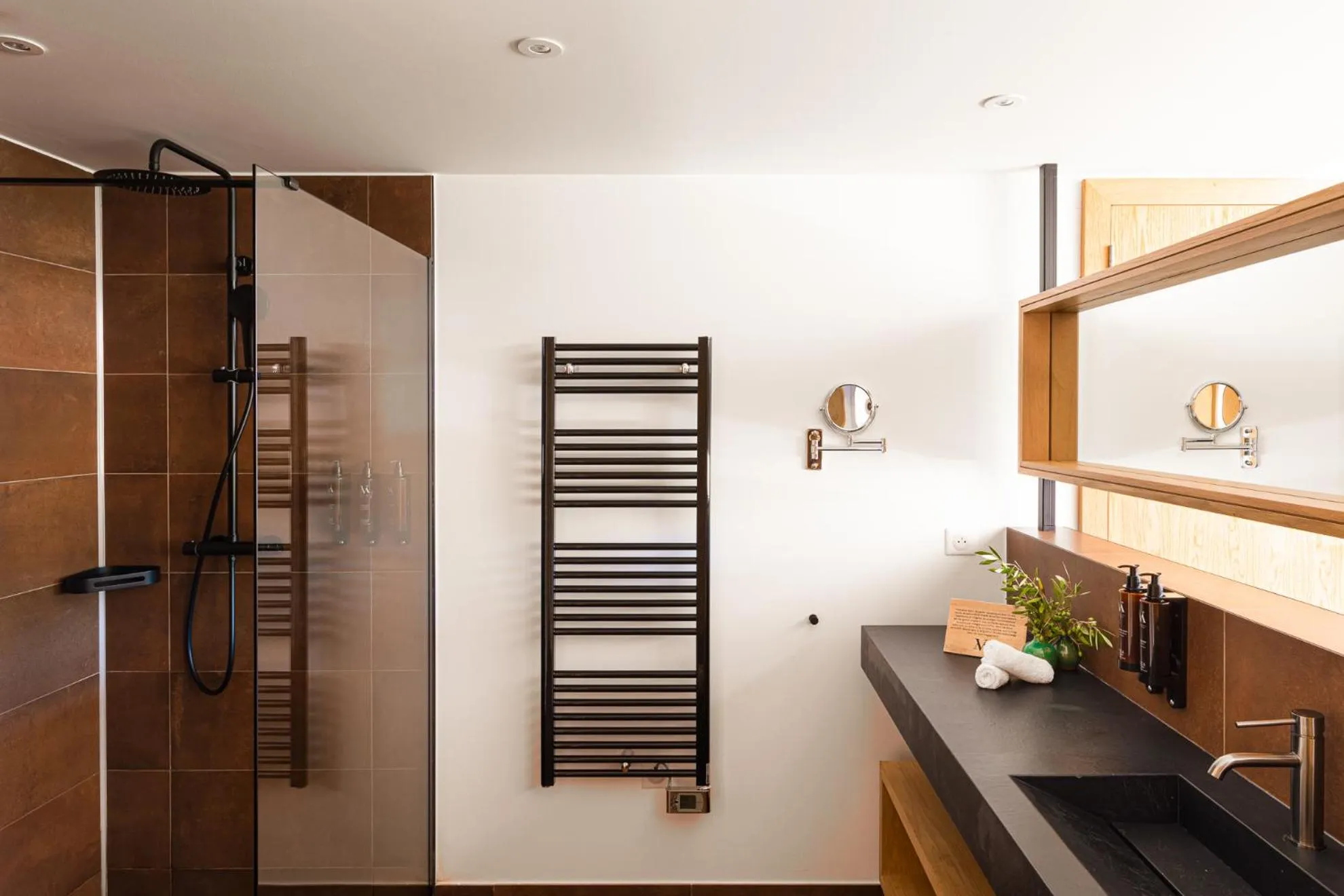 Shower in Hôtel & Spa Version Maquis Citadelle