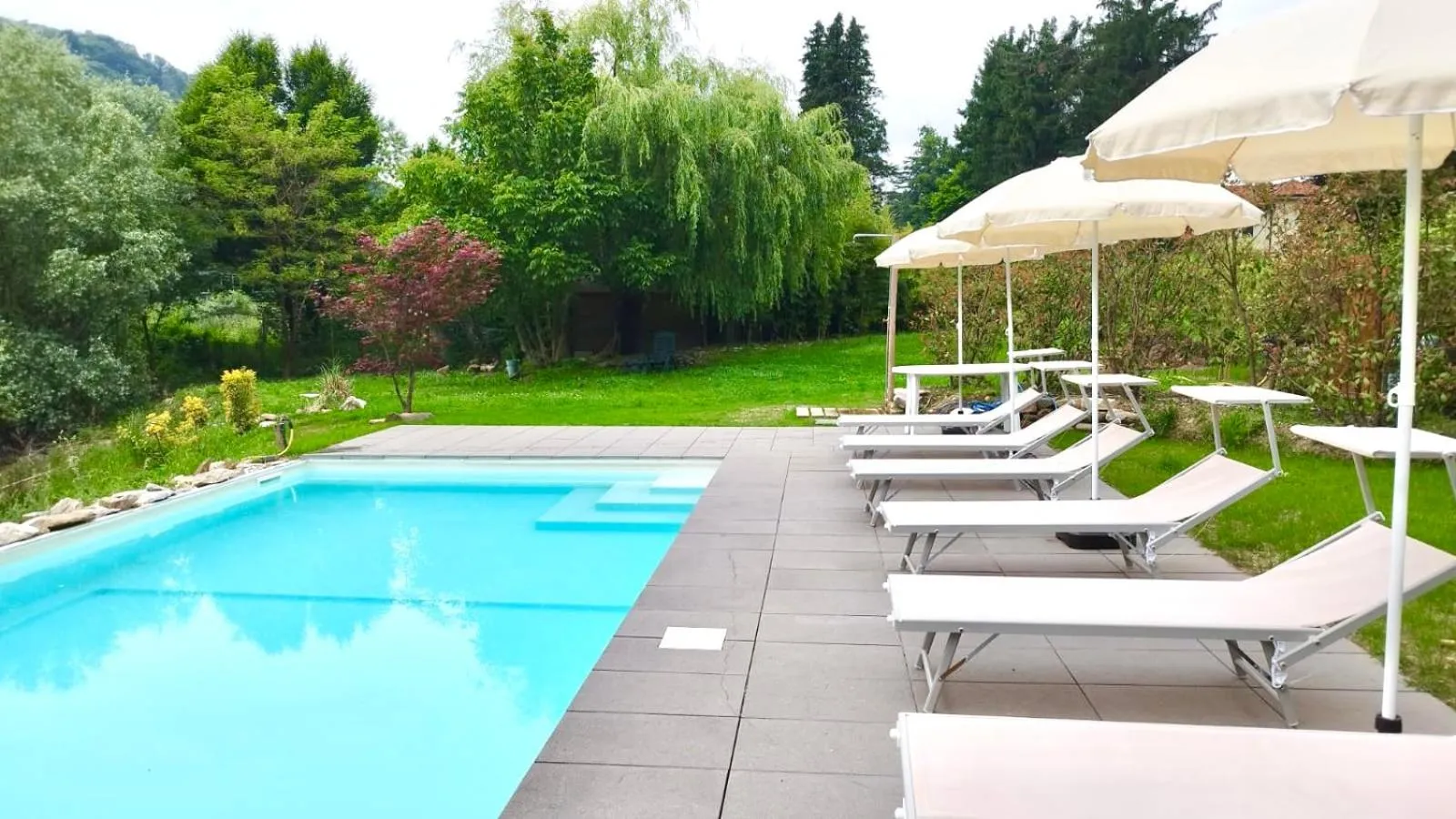 Swimming pool in La Villa del Lago