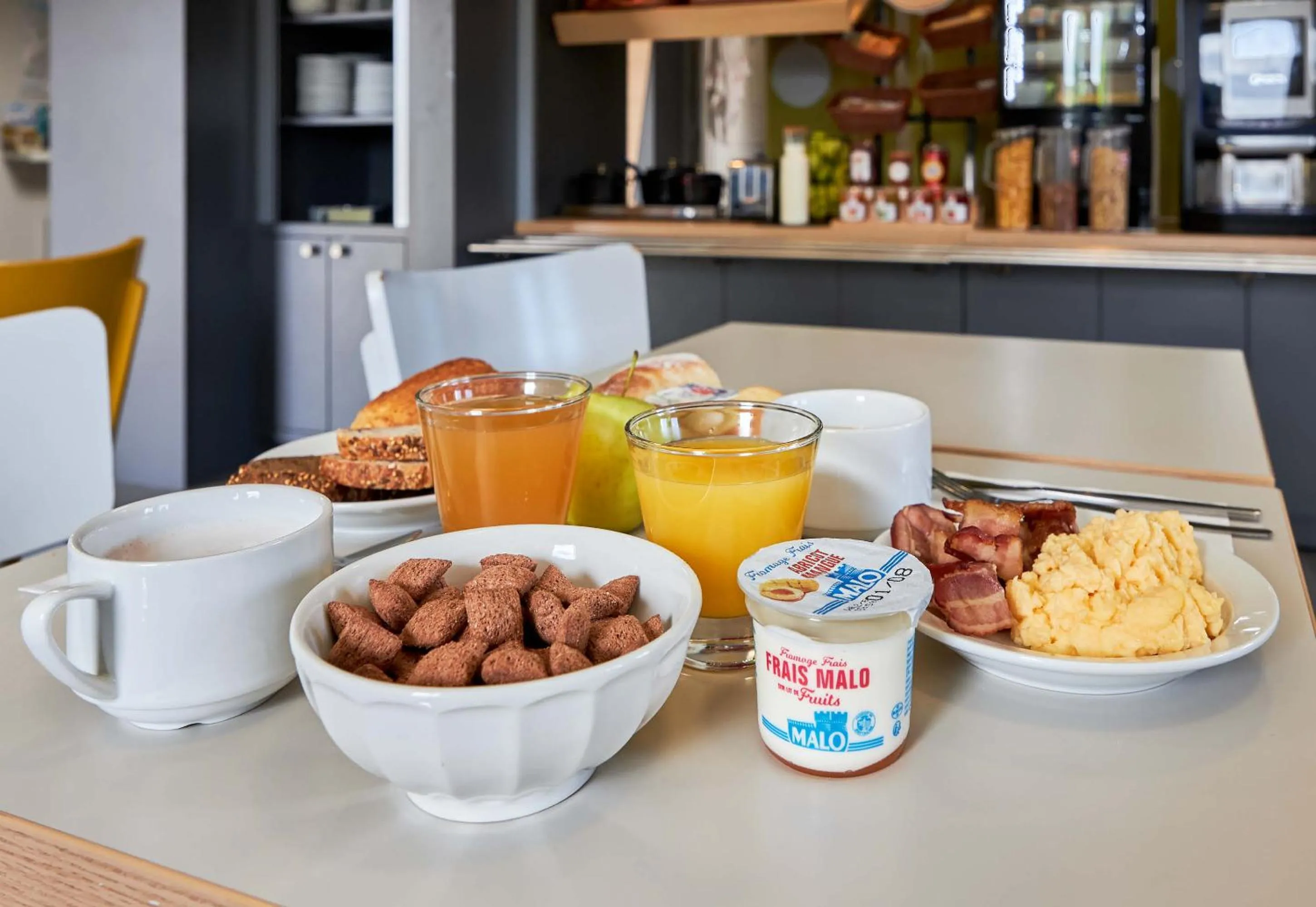 Breakfast in B&B HOTEL Caen Mémorial