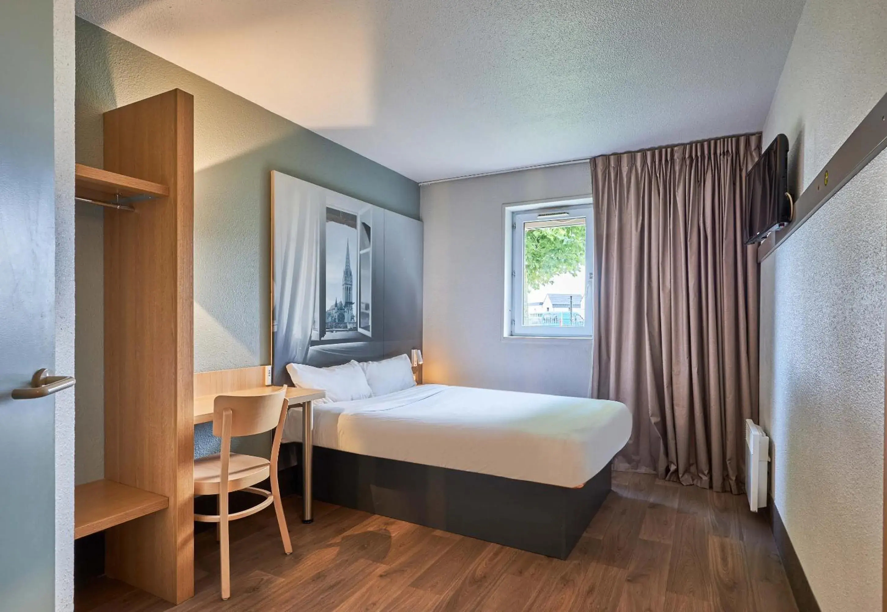 Double Room - Disability Access in B&B HOTEL Caen Mémorial Double Room - Disability Access in B&B HOTEL Caen Mémorial