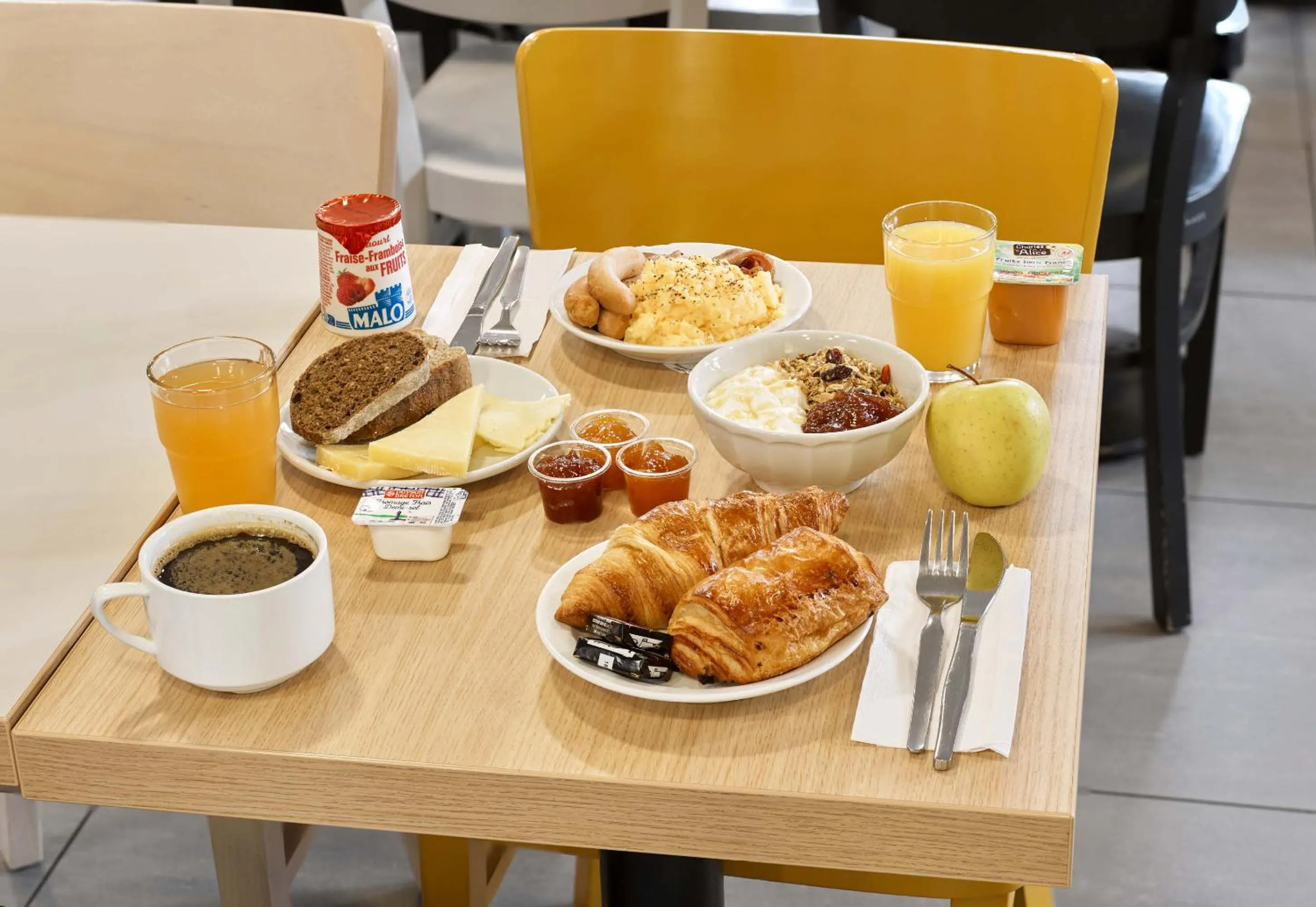 Breakfast in B&B HOTEL Paris Nord Villepinte