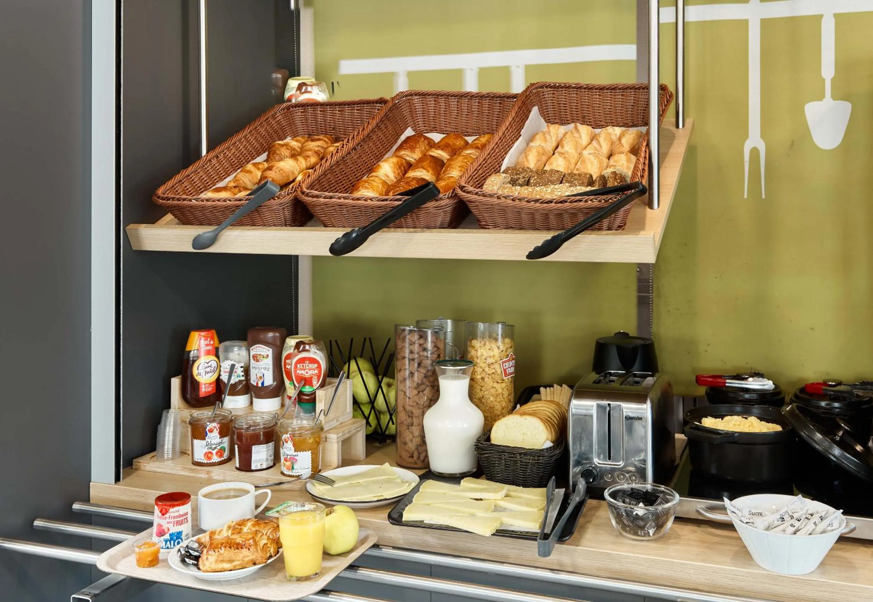 Breakfast in B&B HOTEL Paris Nord Villepinte