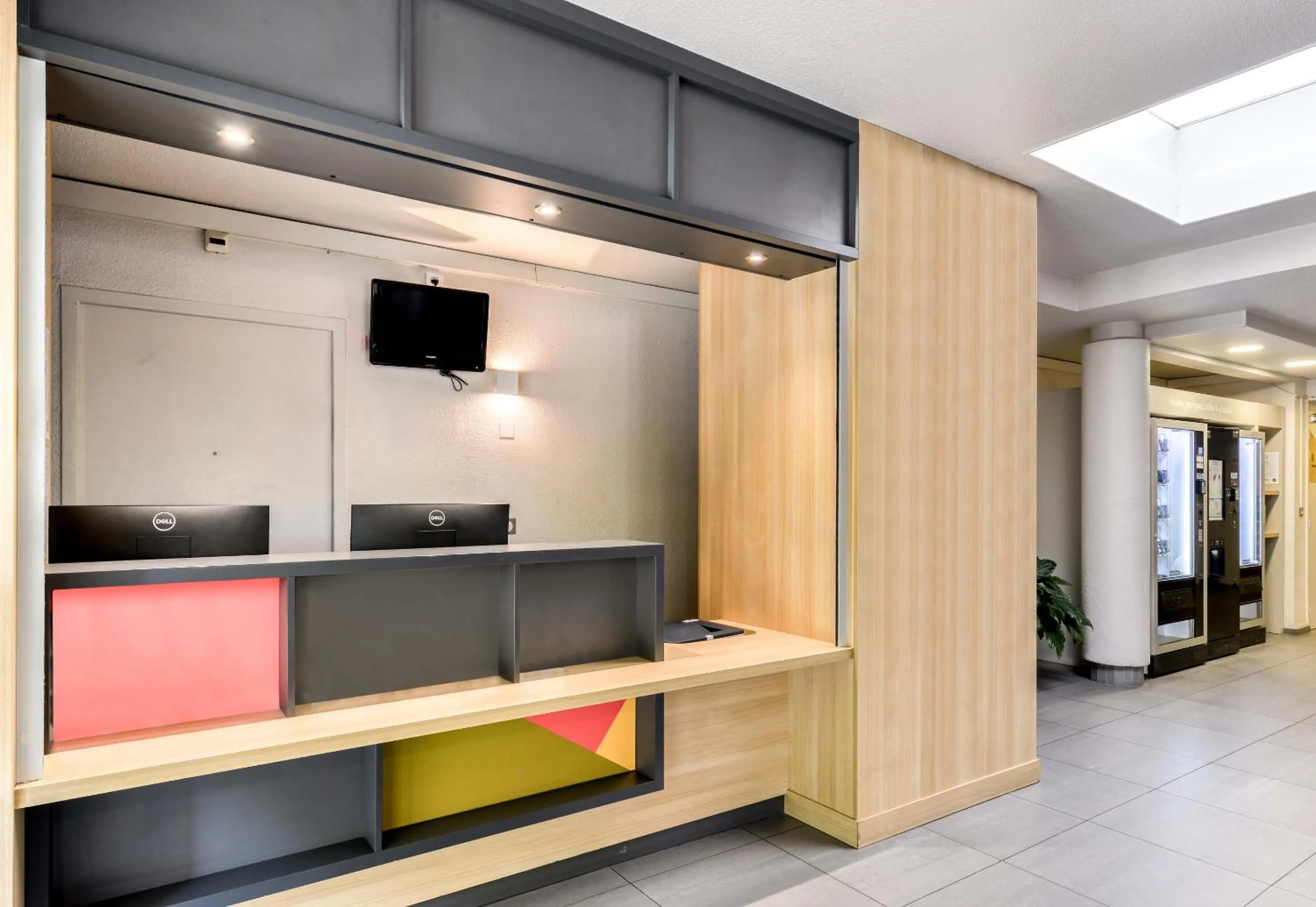 Lobby or reception in B&B HOTEL Montpellier 1