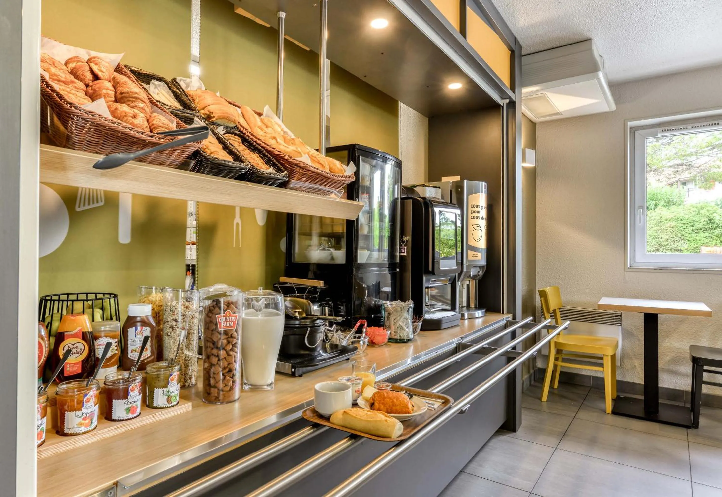 Buffet breakfast in B&B HOTEL Montpellier 1