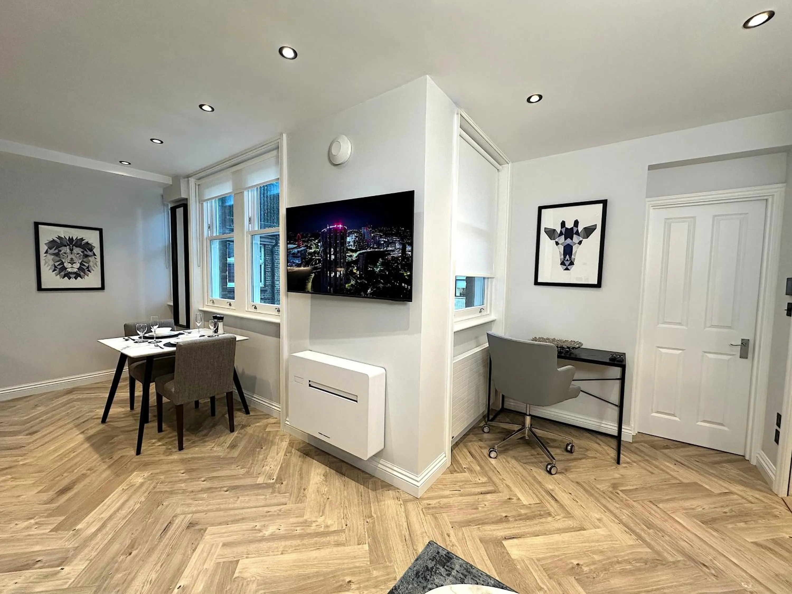 TV and multimedia in Chiltern Street Serviced Apartments - Marylebone