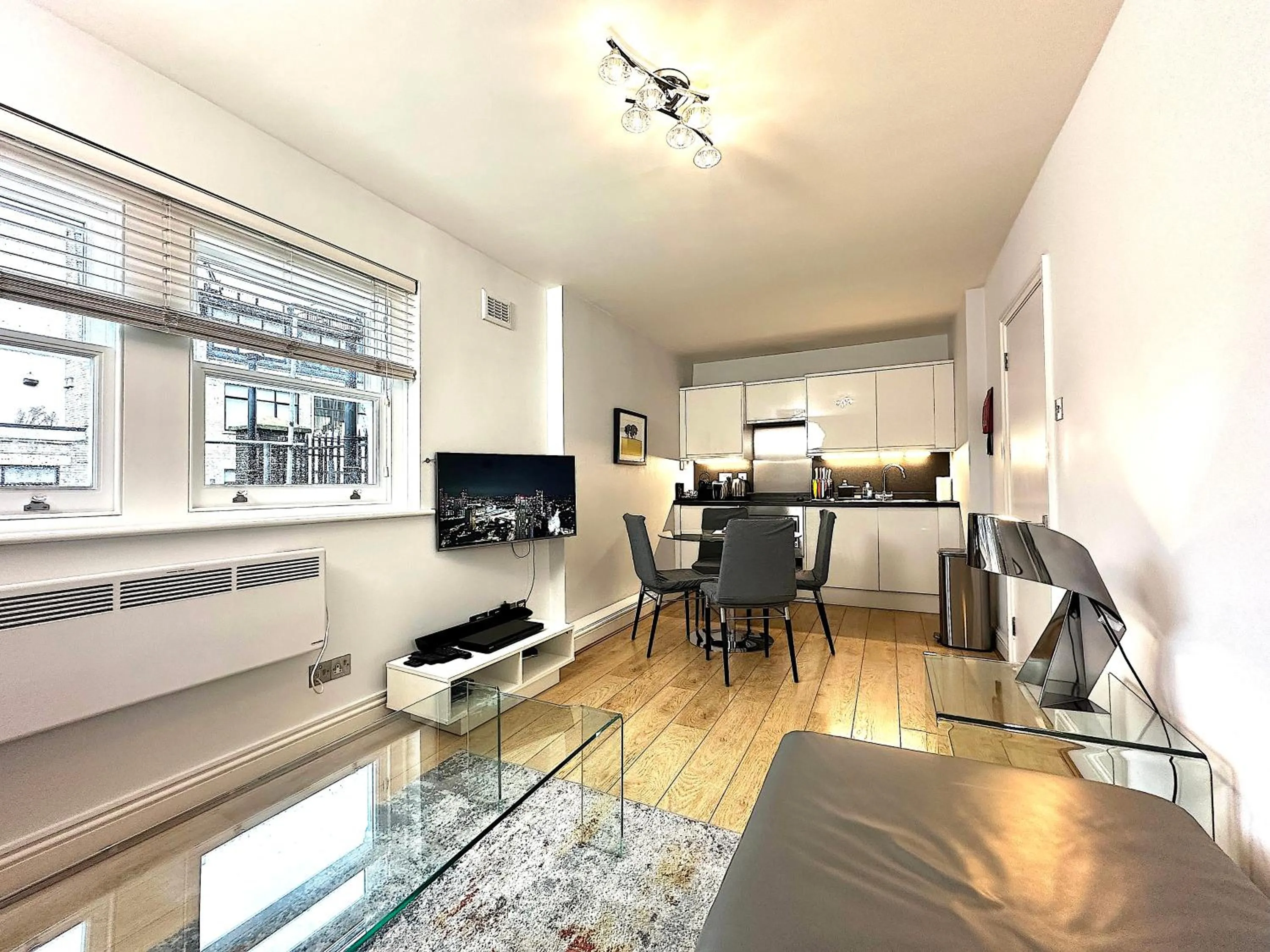 Communal lounge/ TV room in Chiltern Street Serviced Apartments - Marylebone