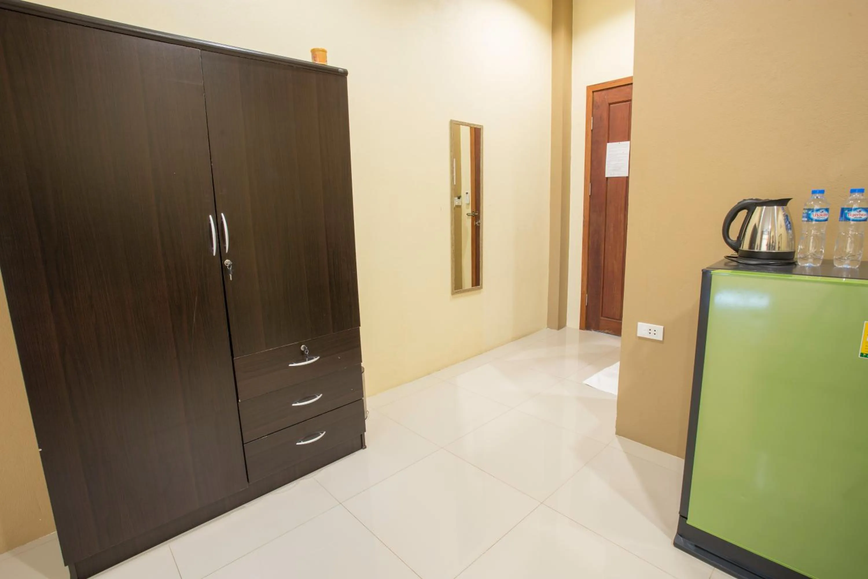 Coffee/tea facilities in Aura Residence