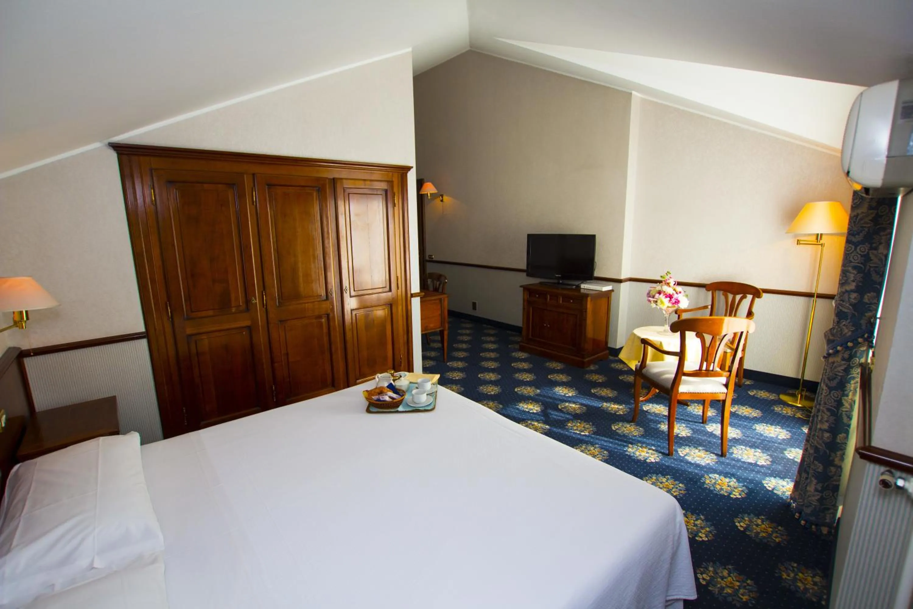 Bed in Hotel De La Ville