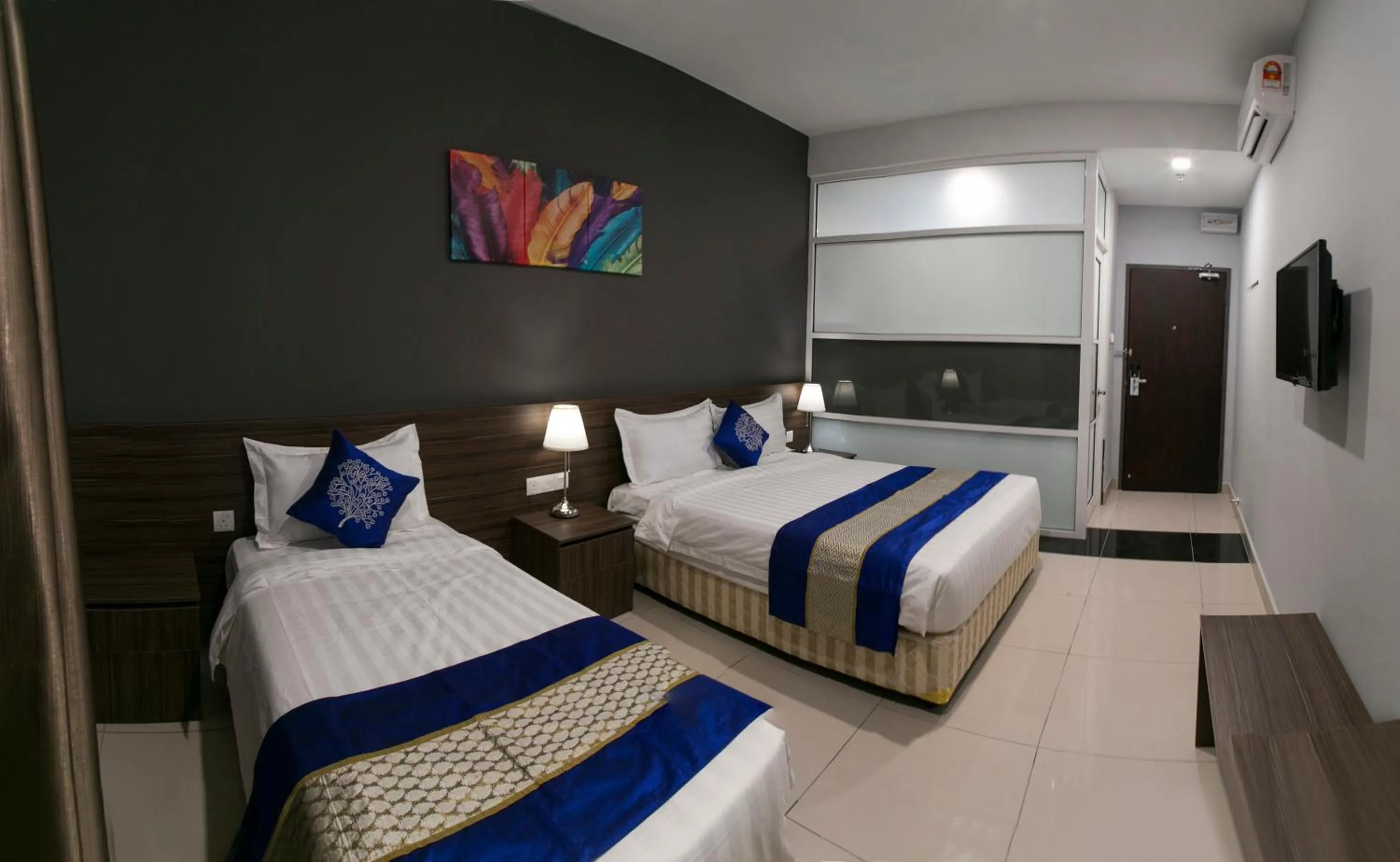 Photo of the whole room, Bed in Lavana Hotel, Chinatown