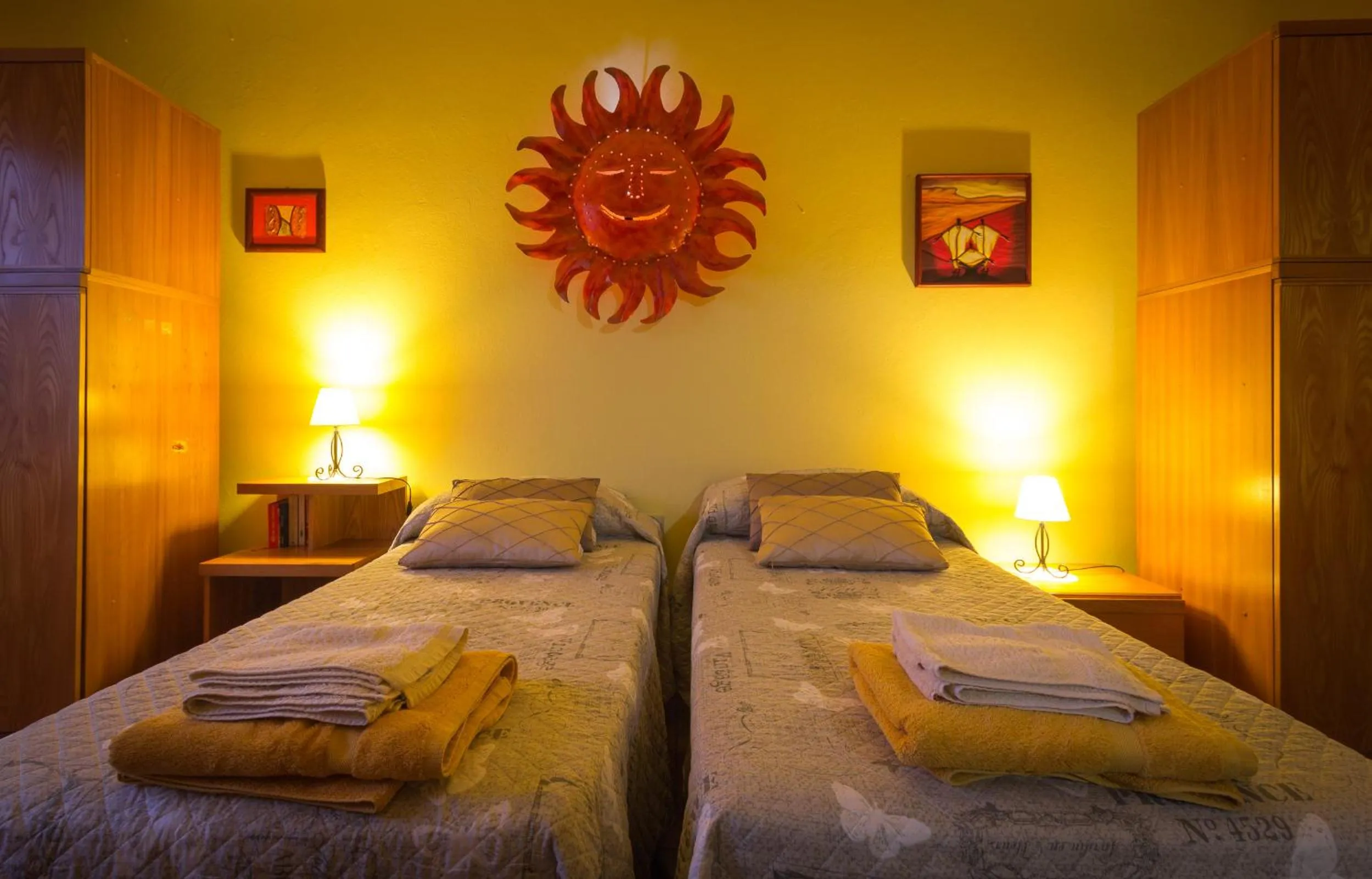 Photo of the whole room, Bed in Su Connotu