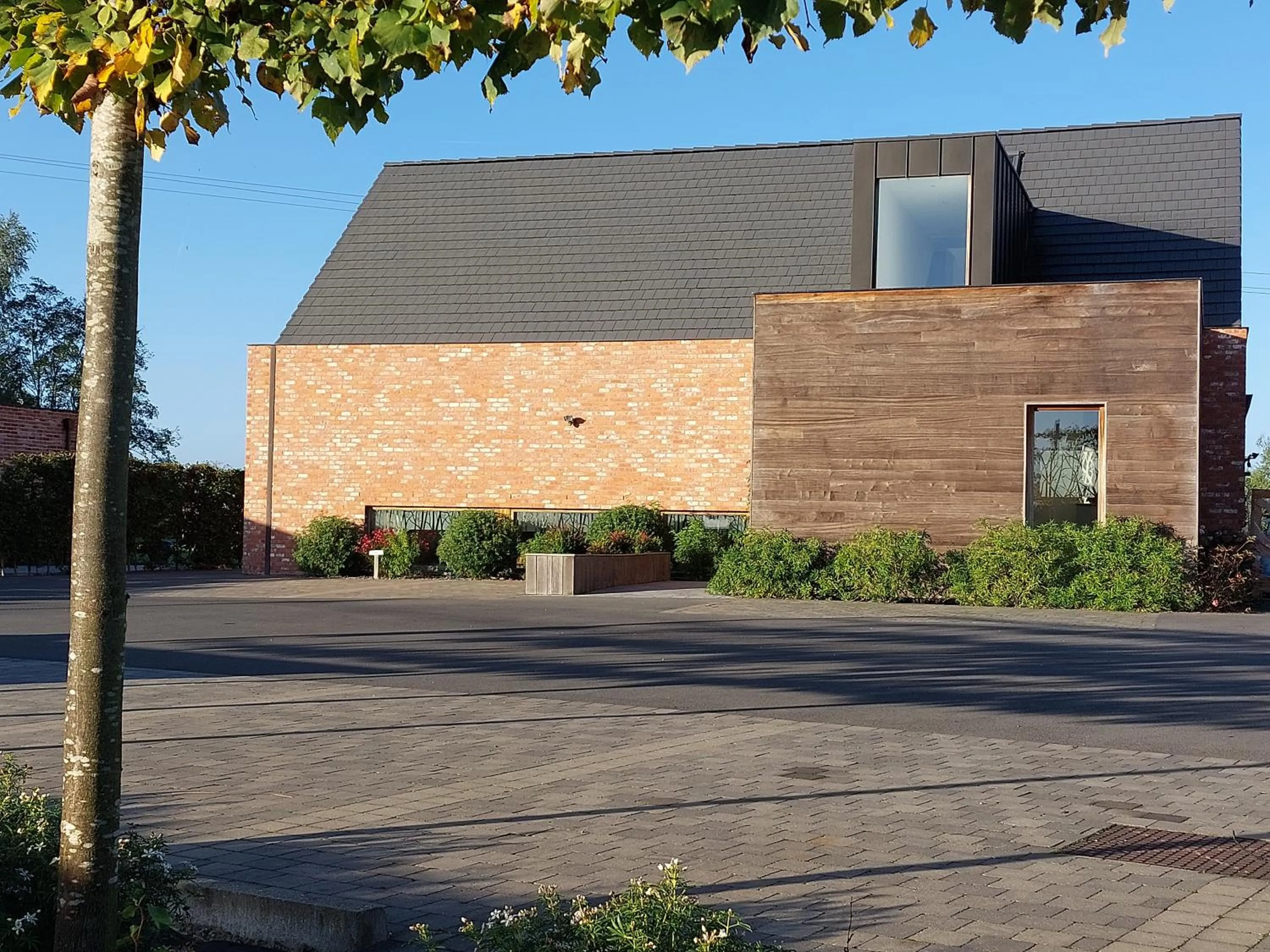 Parking in La Couture du Charme