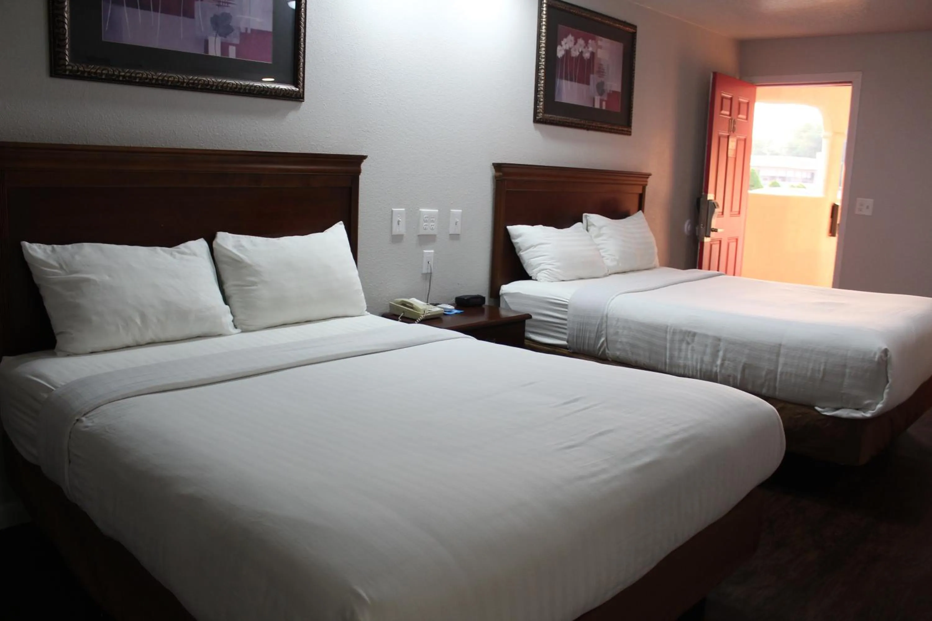 Bed in Thunderbird Motel Las Vegas/ New Mexico