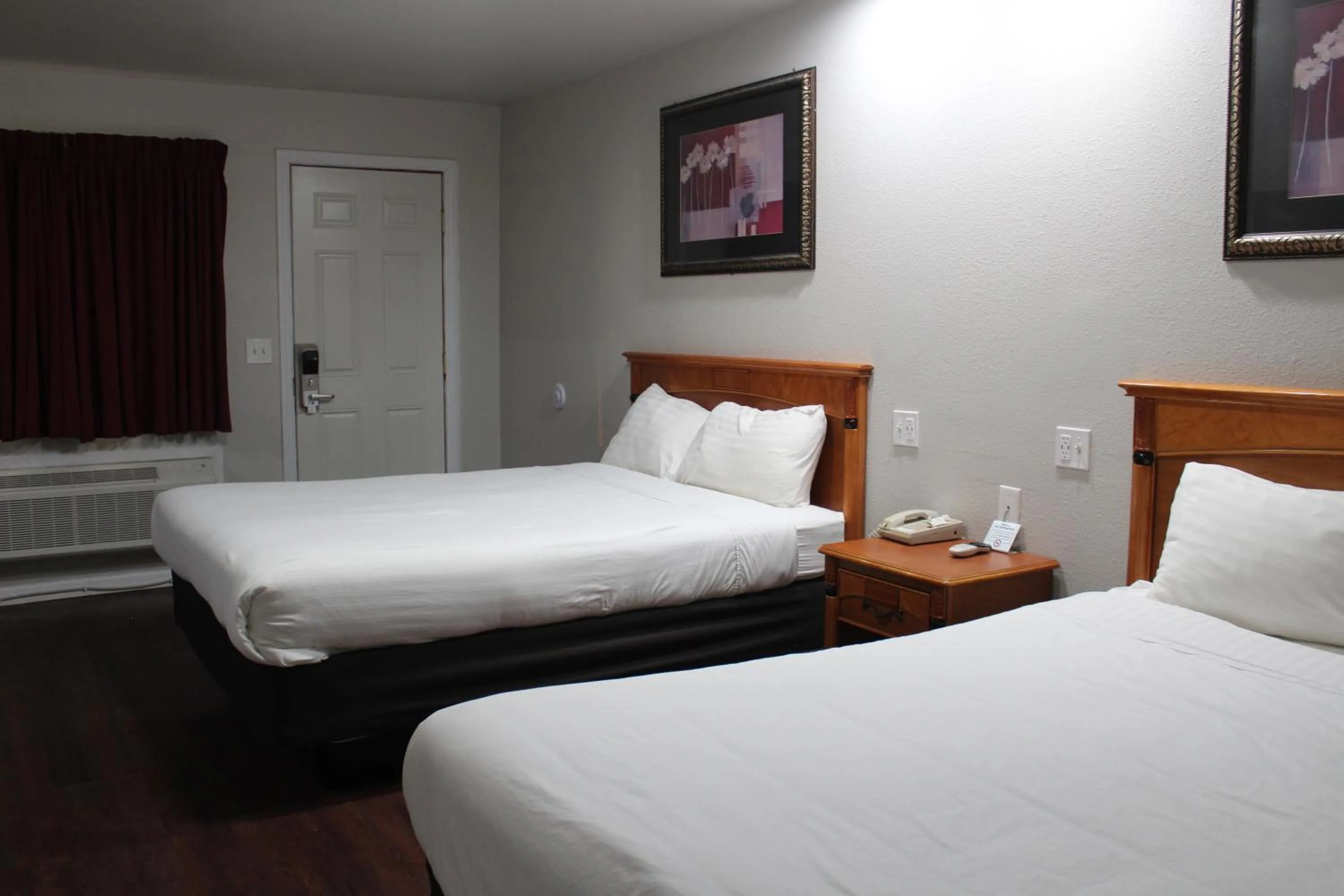 Bed in Thunderbird Motel Las Vegas/ New Mexico