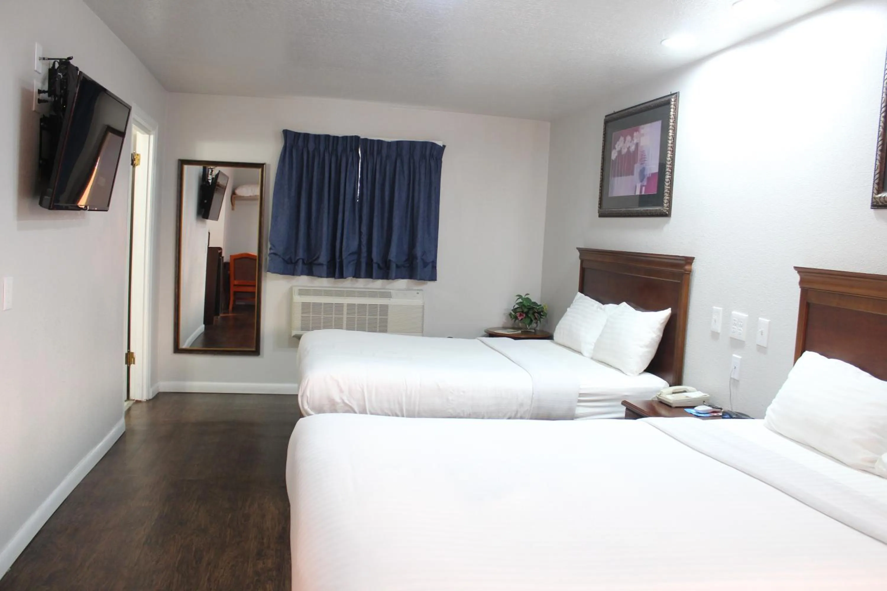 Bed in Thunderbird Motel Las Vegas/ New Mexico