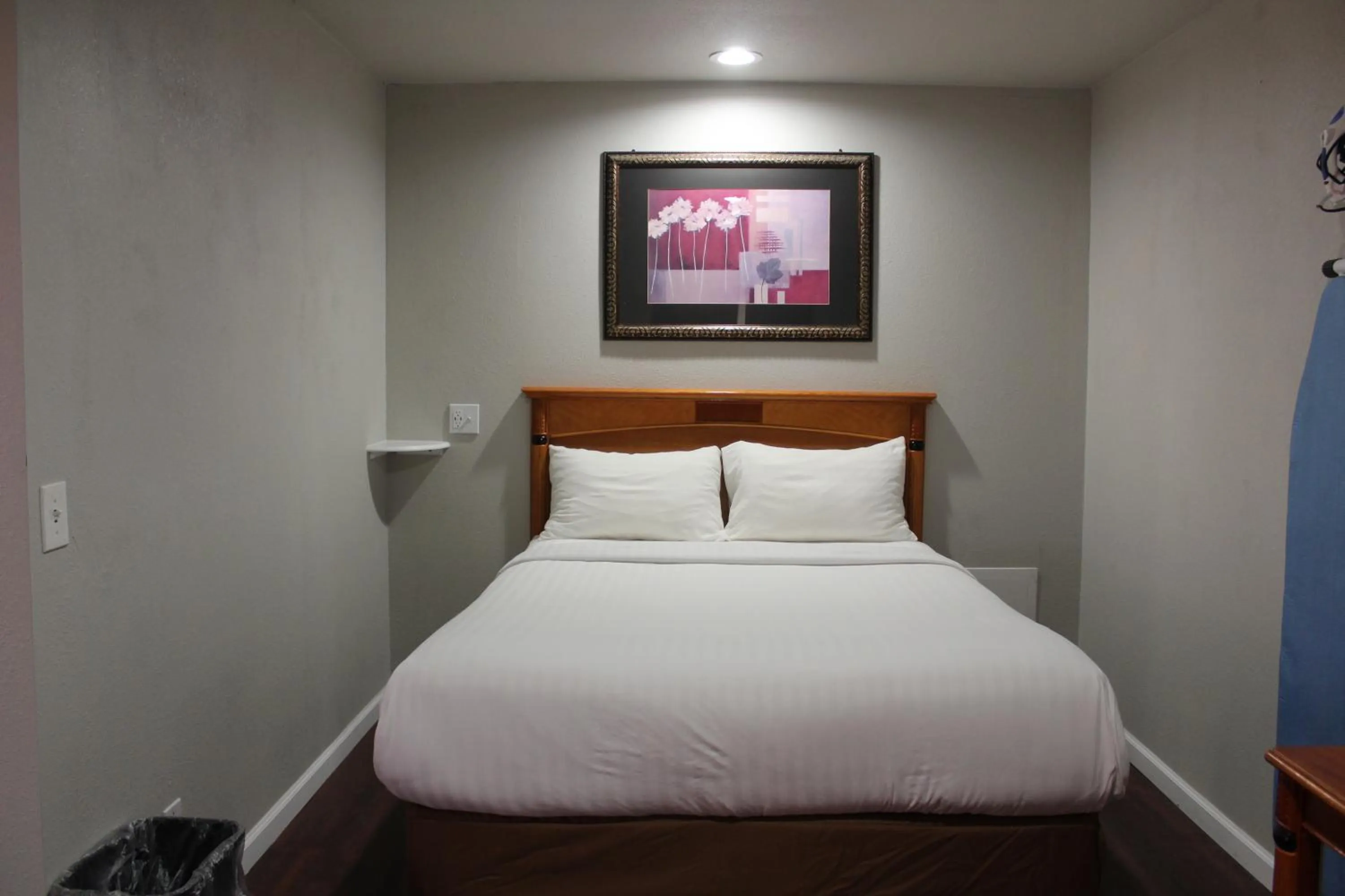 Bed in Thunderbird Motel Las Vegas/ New Mexico