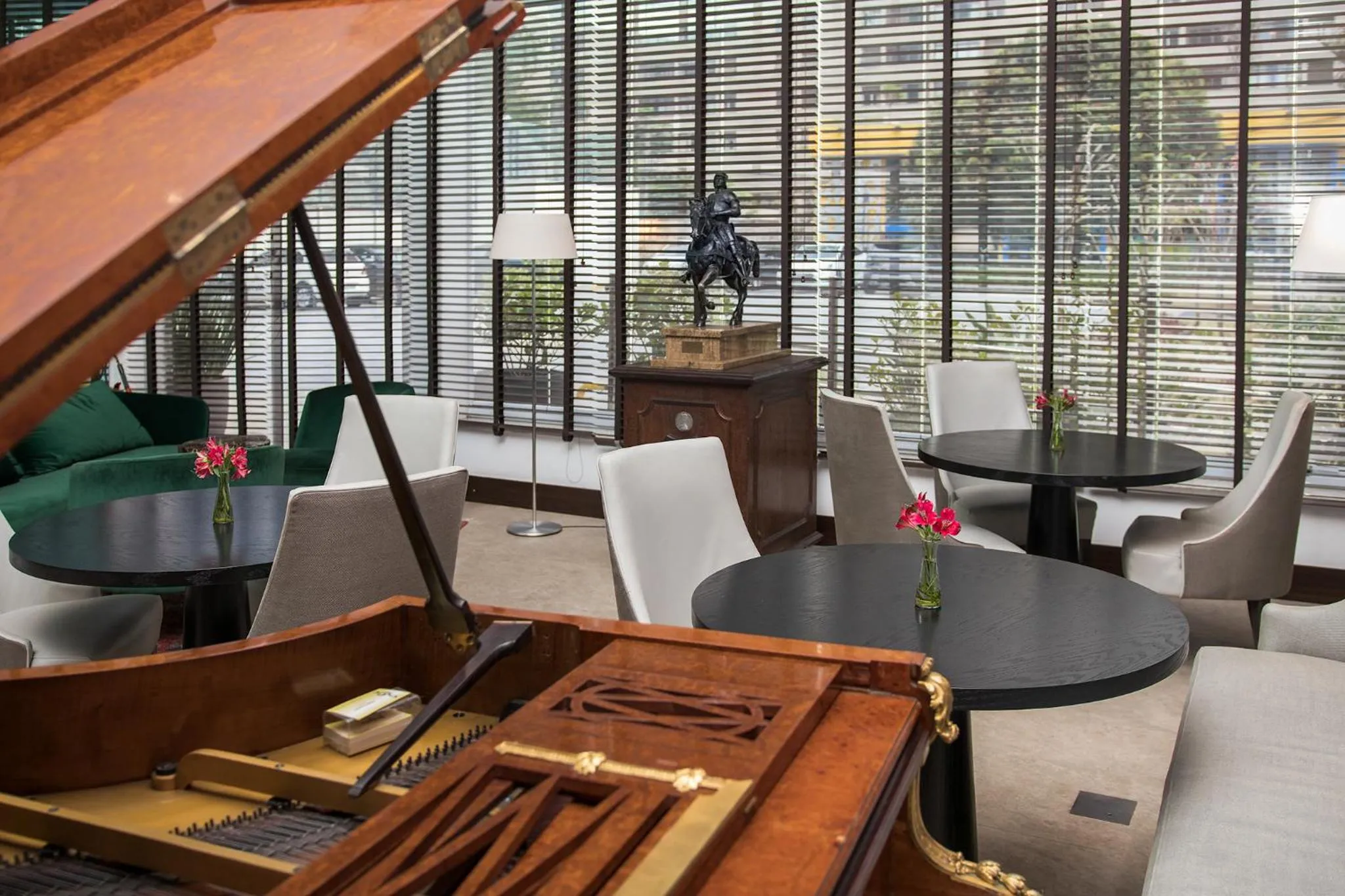 Lounge or bar in Hotel Cadoro São Paulo