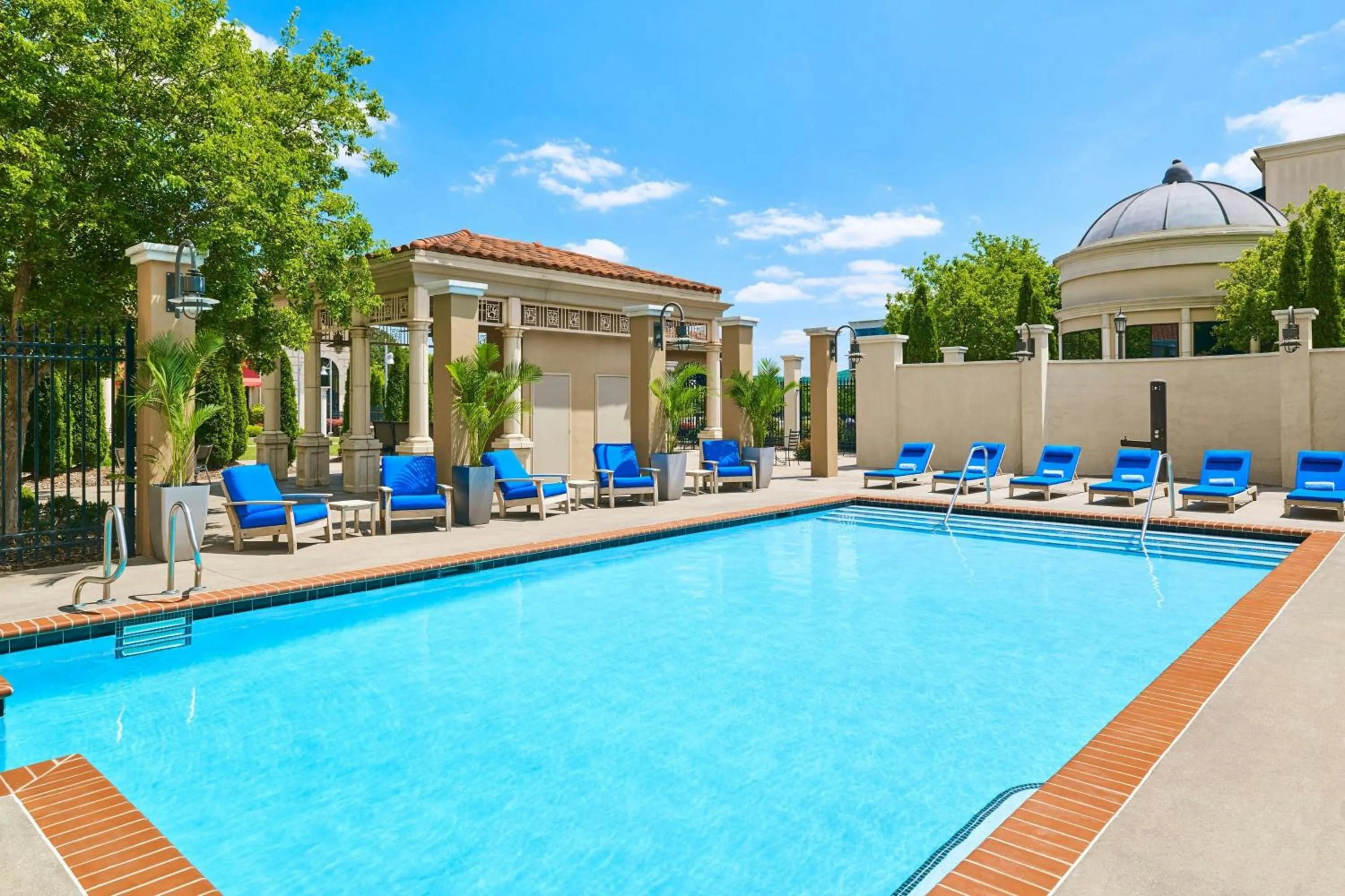 Swimming pool in Element Huntsville