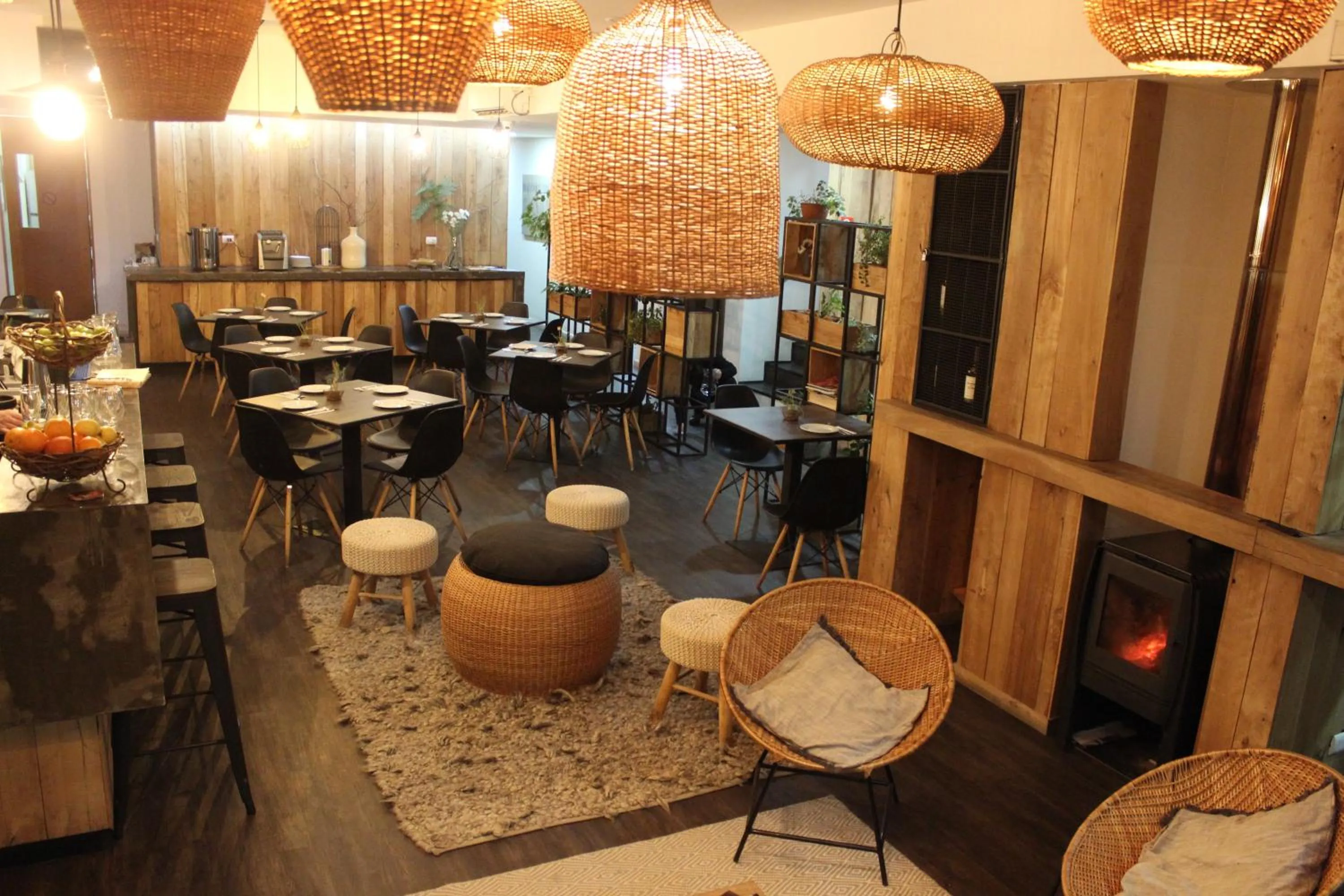 Restaurant/places to eat in Hotel Umawue