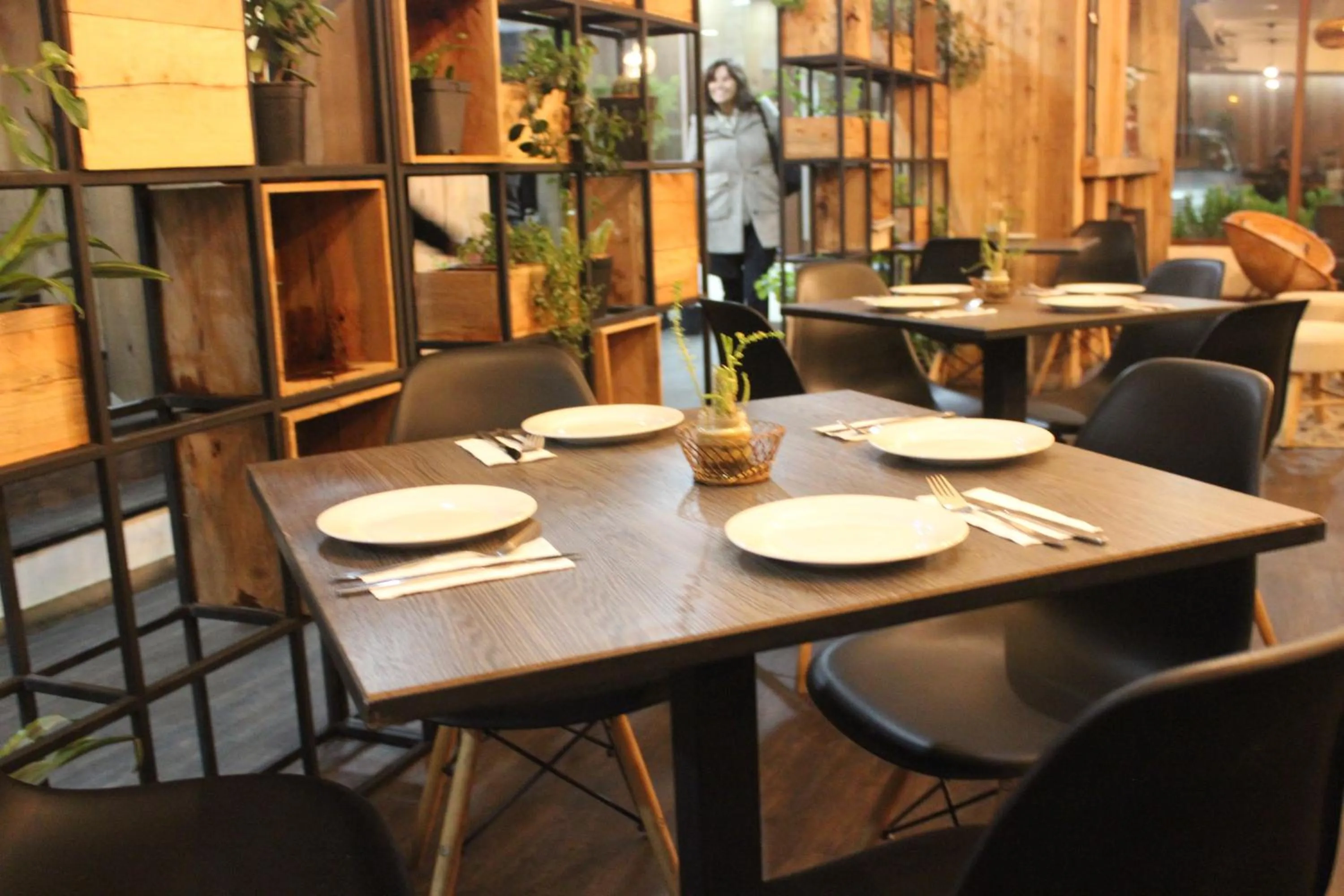 Restaurant/places to eat in Hotel Umawue