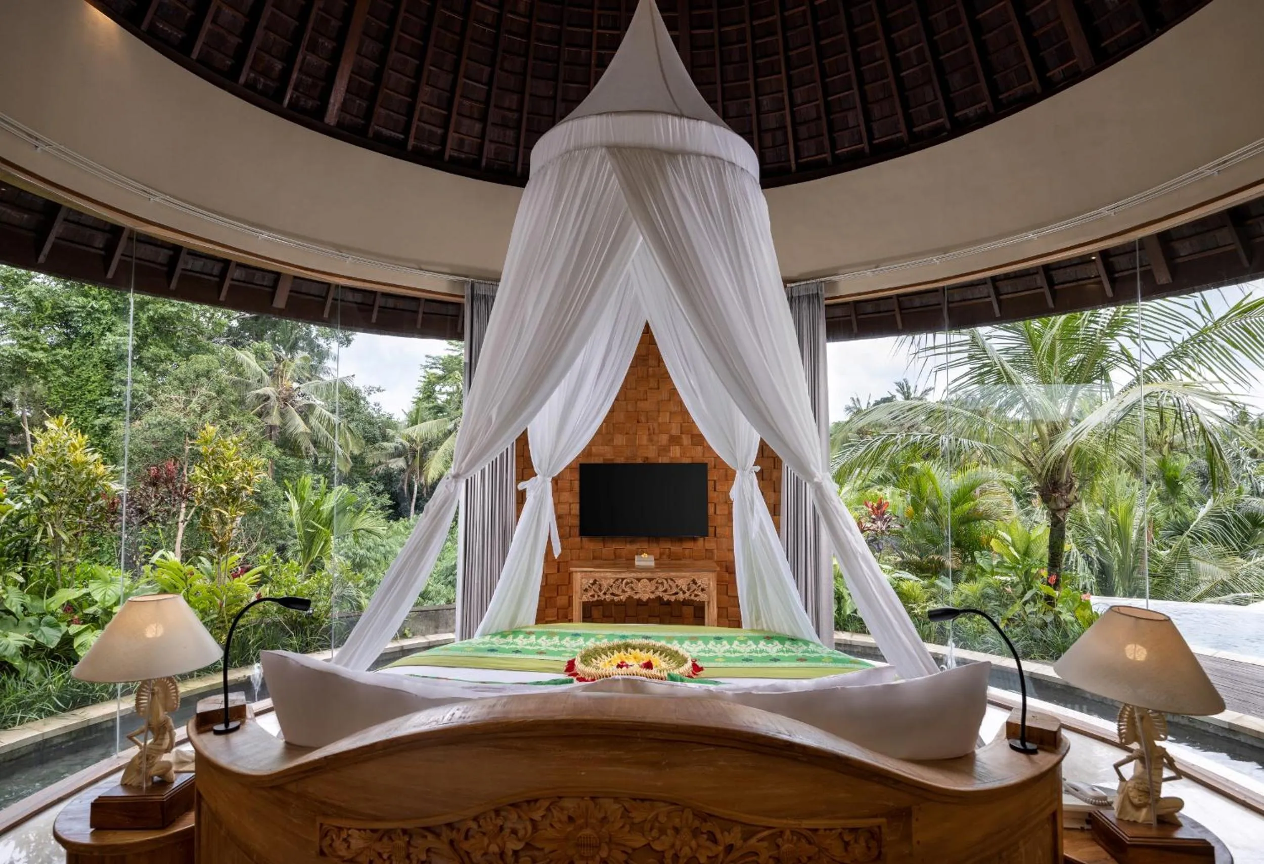 Bed in The Alena Resort a Pramana Experience