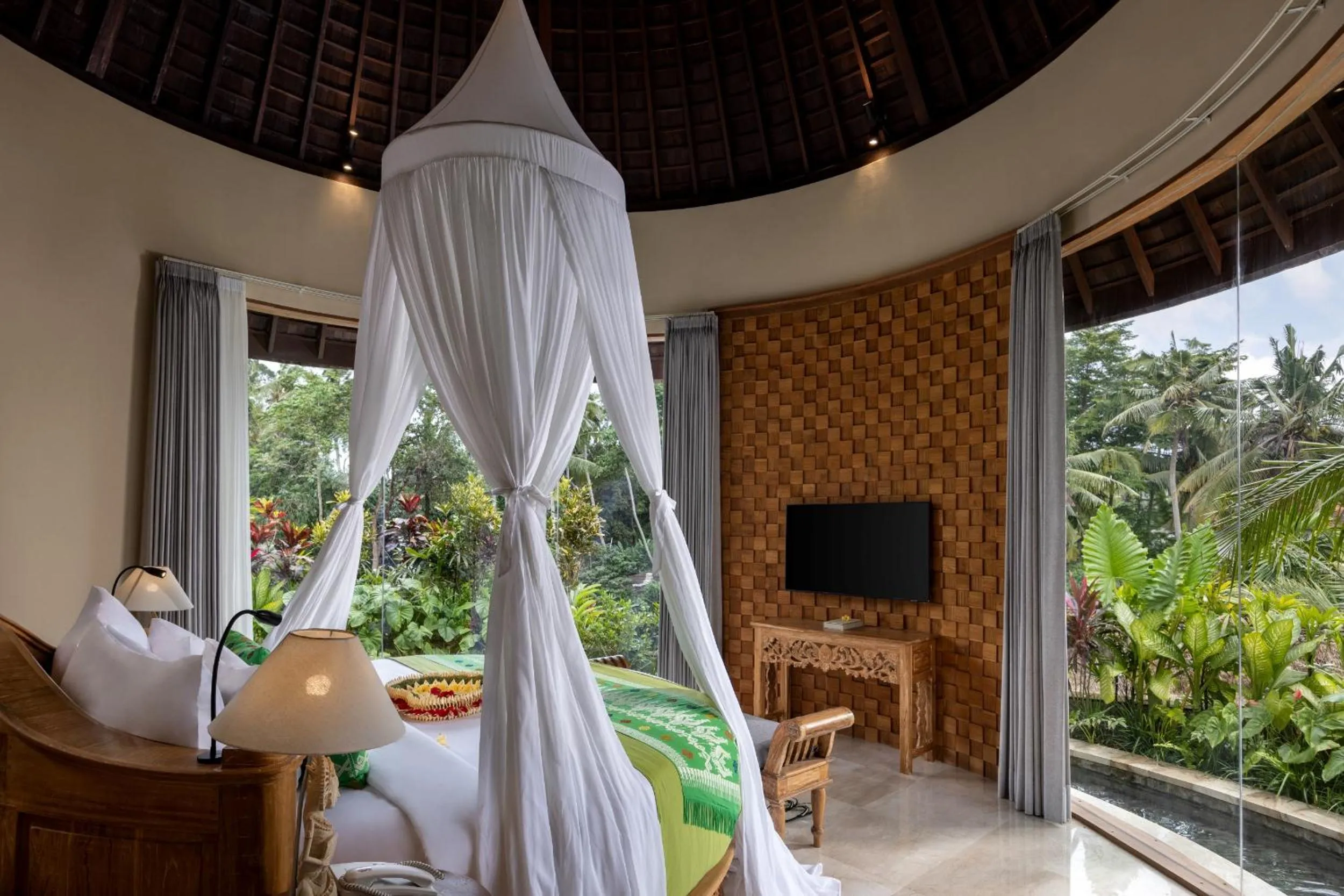 Bed in The Alena Resort a Pramana Experience