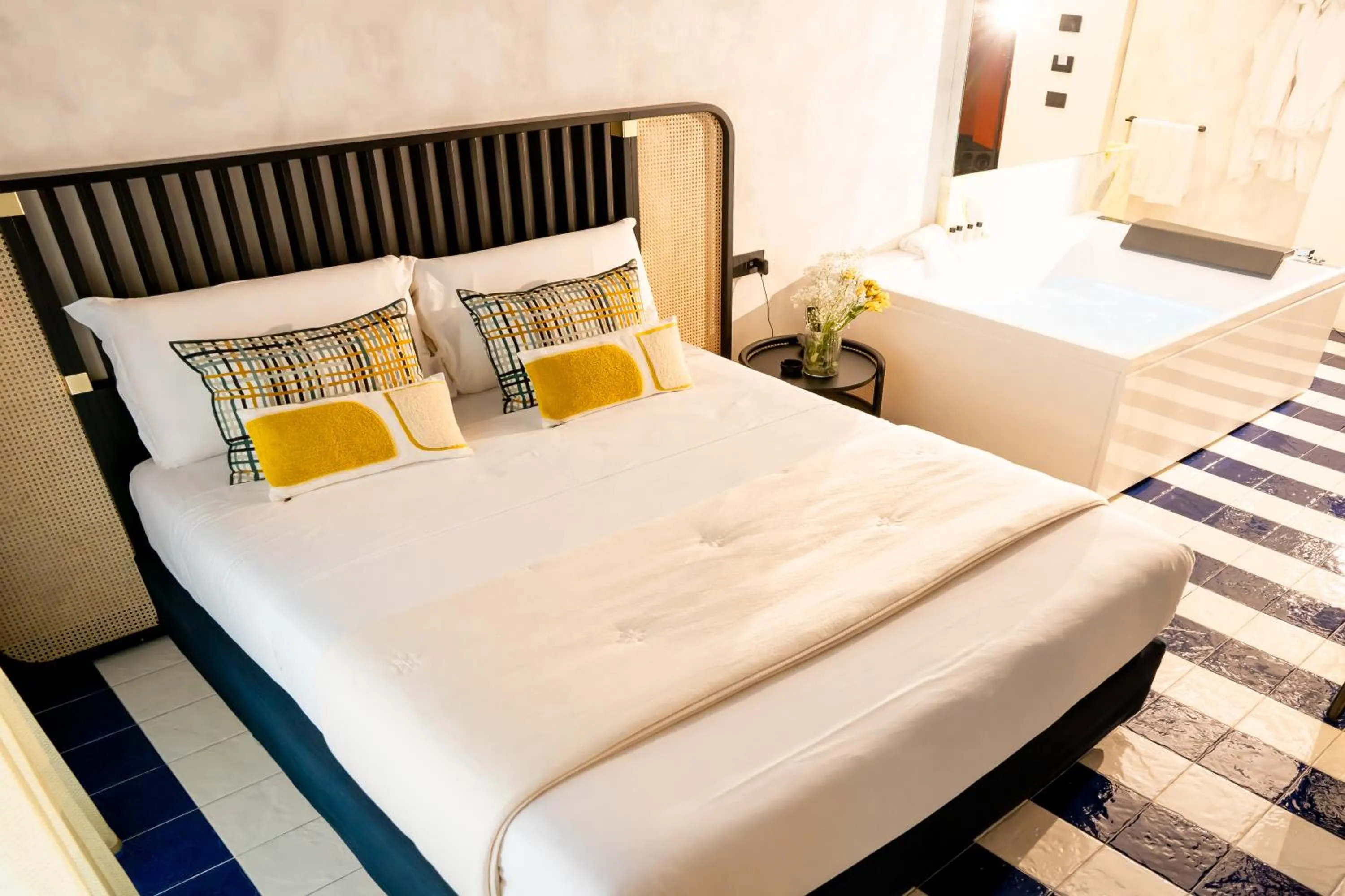 Hot Tub, Bed in Hotel Orizzonte