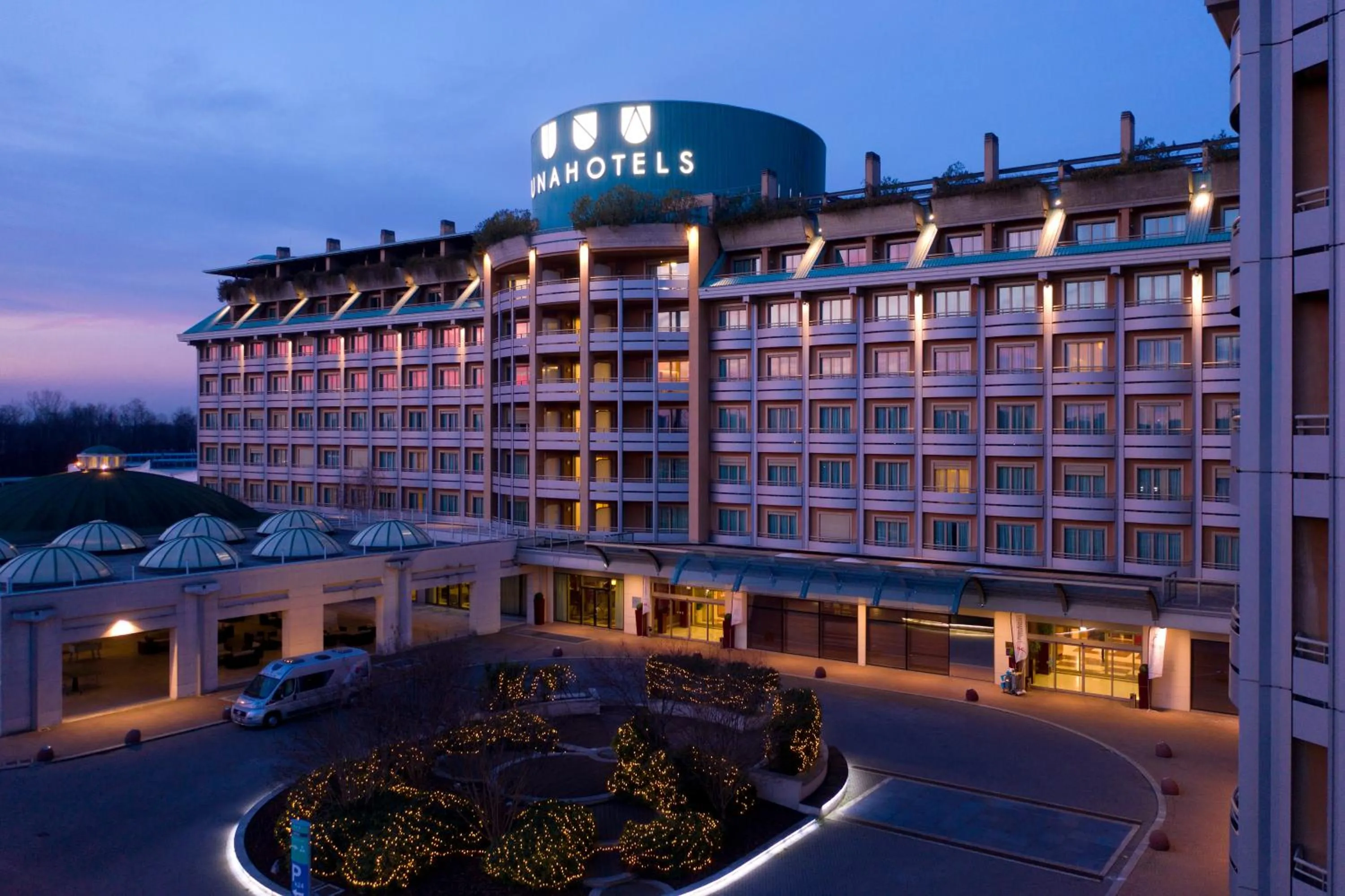 Facade/entrance in UNA Hotels Expo Fiera Milano