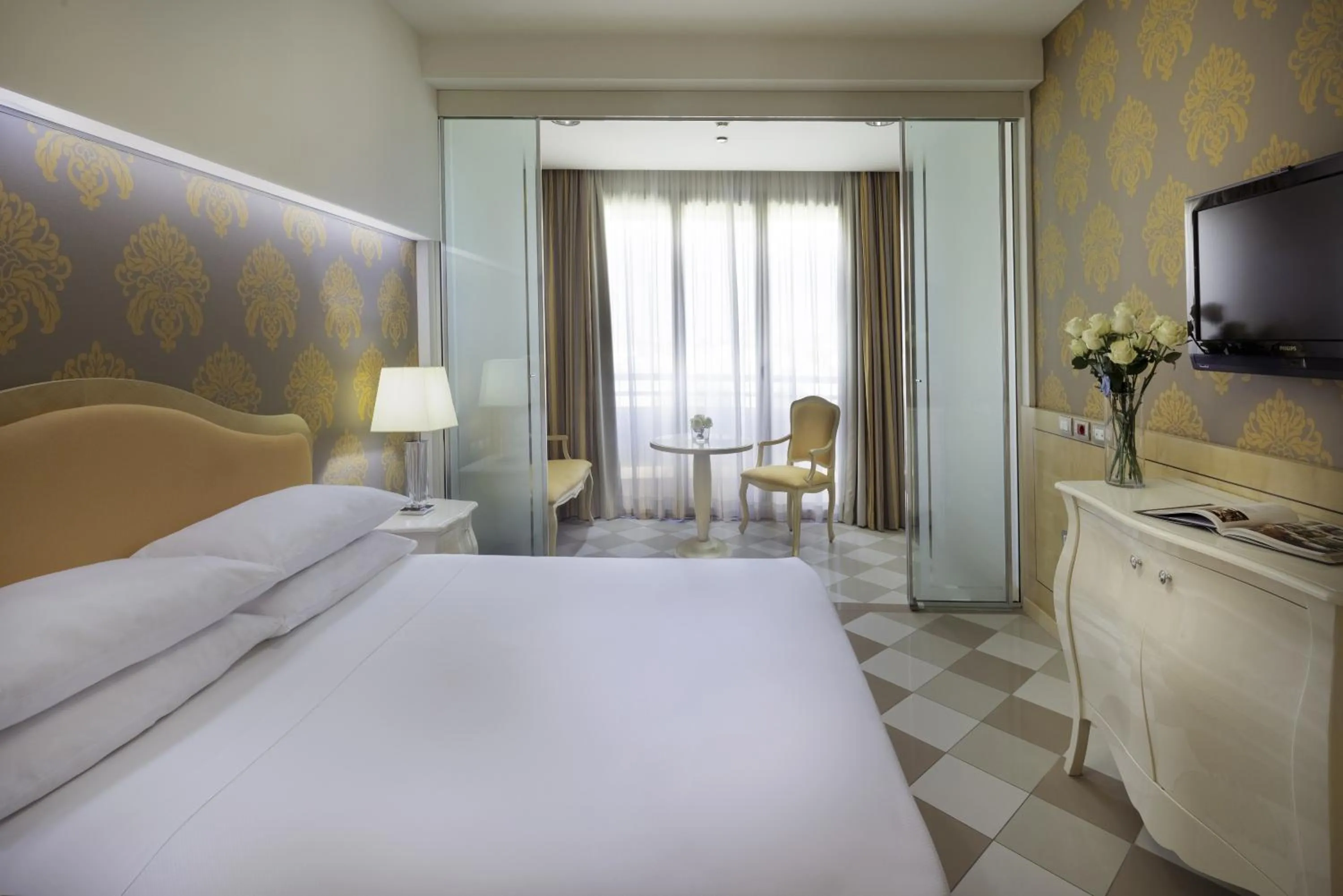 Bedroom, Bed in UNA Hotels Expo Fiera Milano