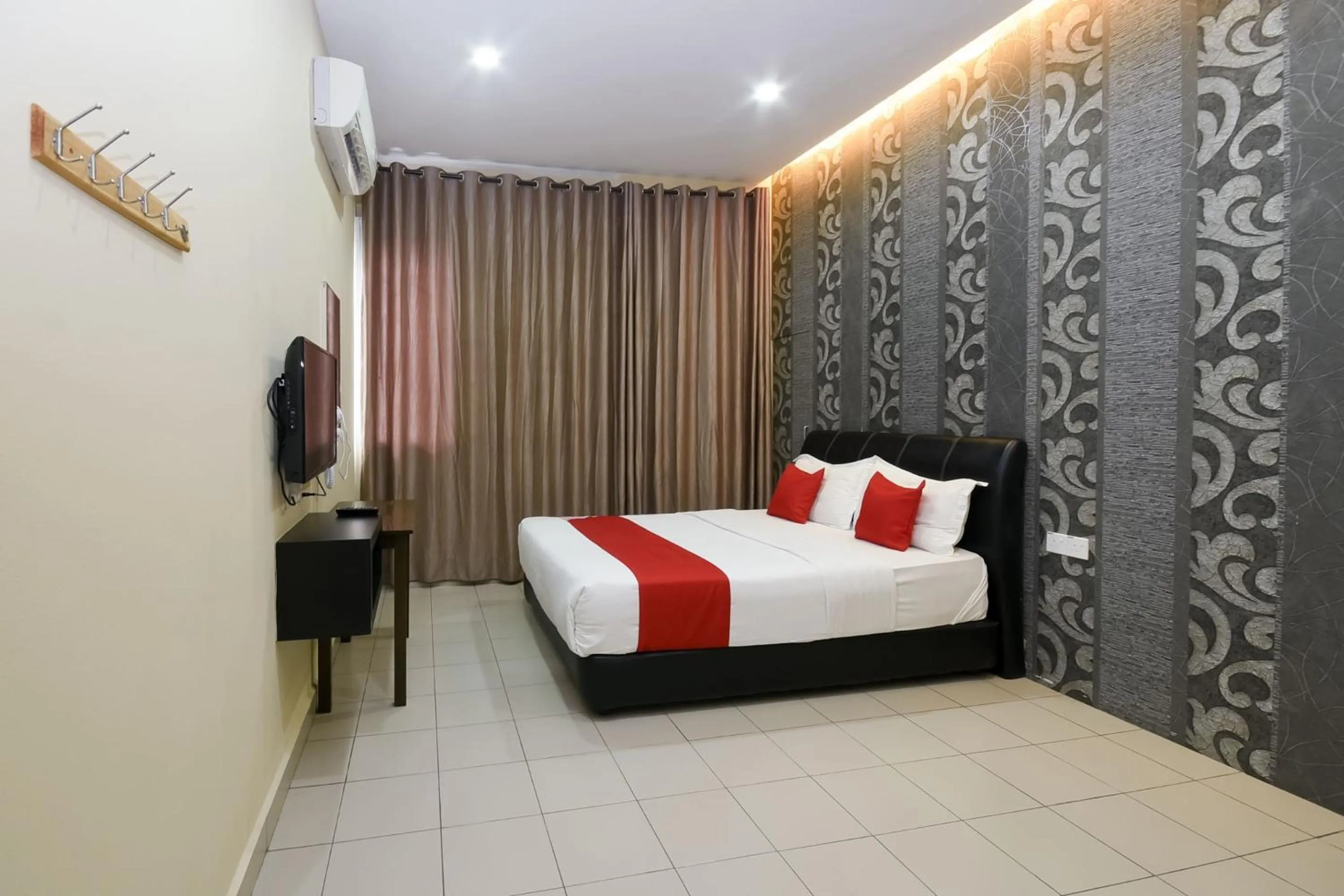 Bedroom, Bed in Hotel O Ys Inn