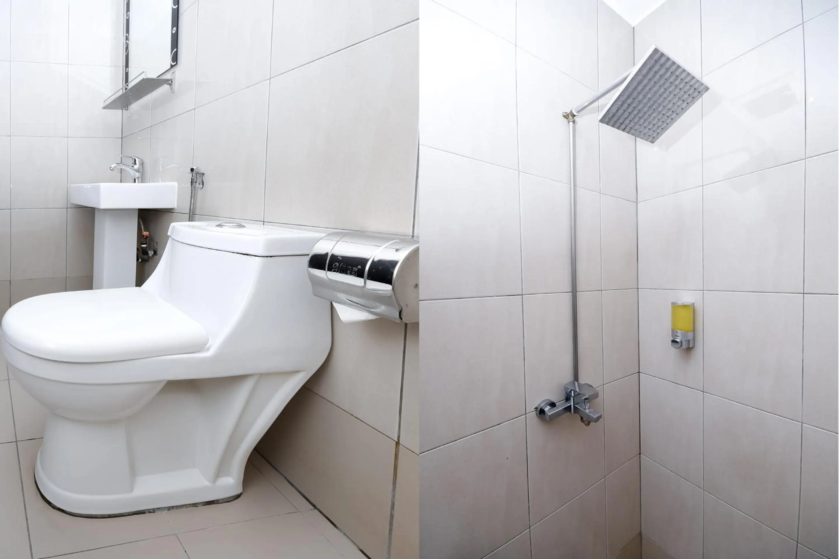 Bathroom in Hotel O Ys Inn