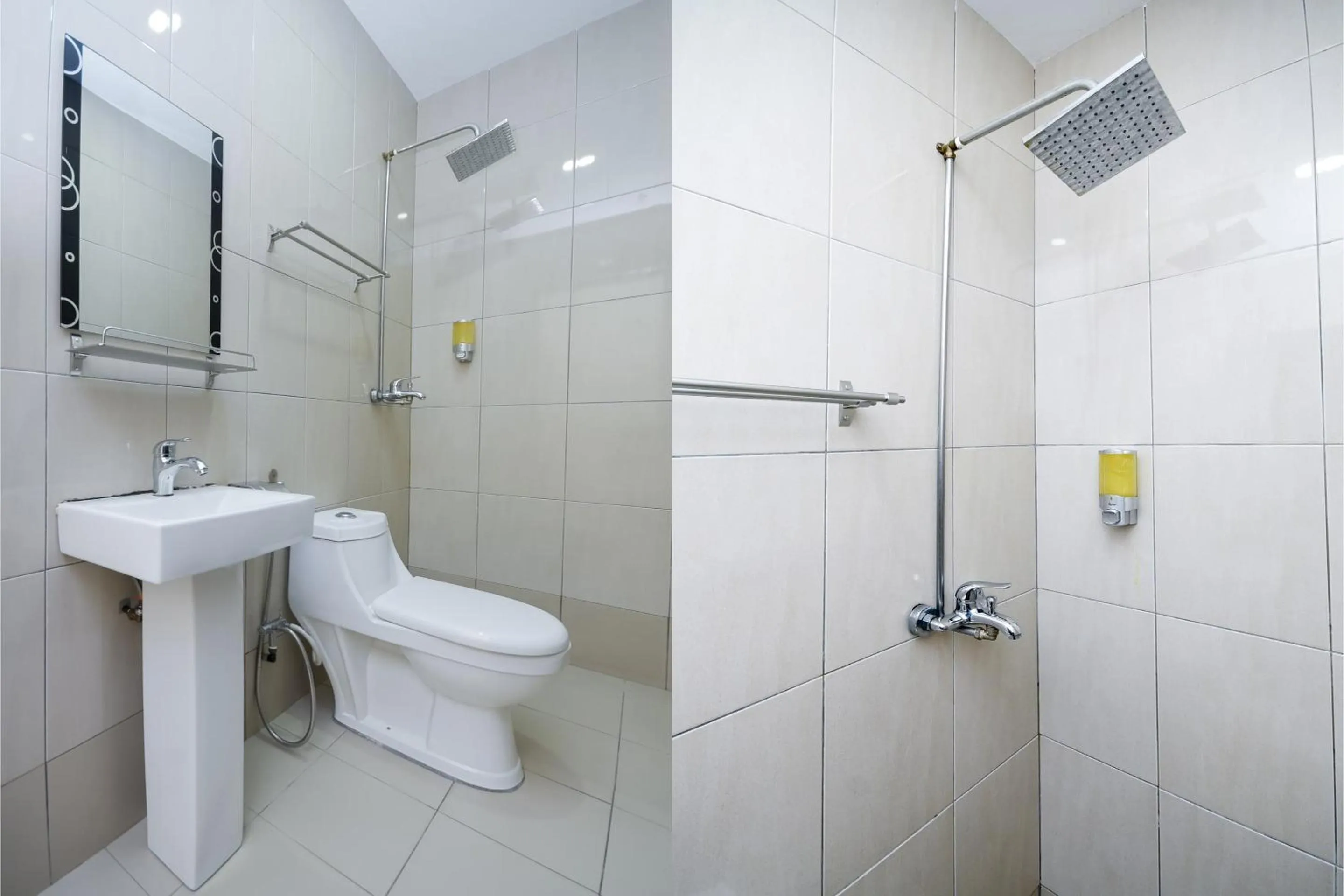 Bathroom in Hotel O Ys Inn