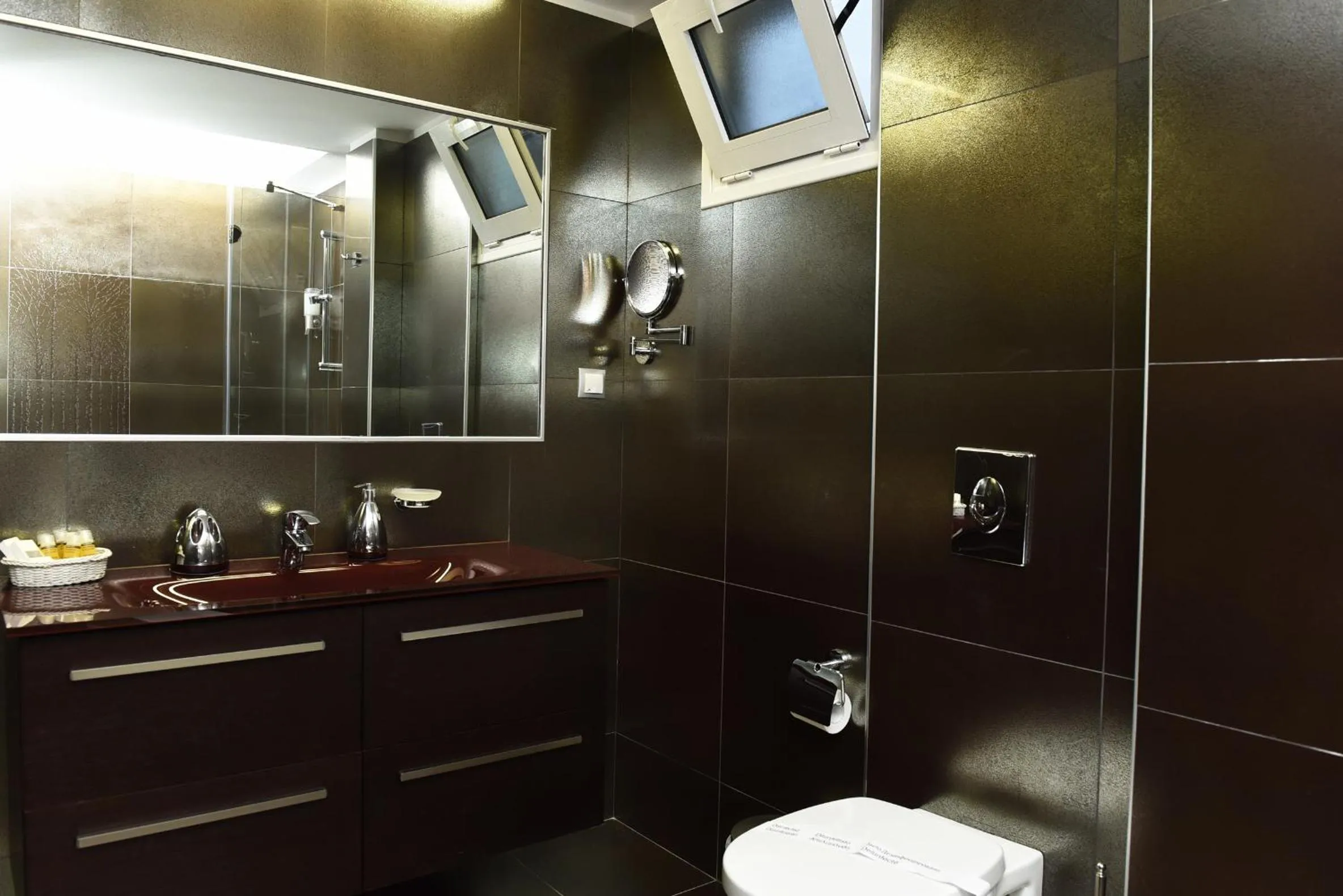 Bathroom in King Minos Hotel