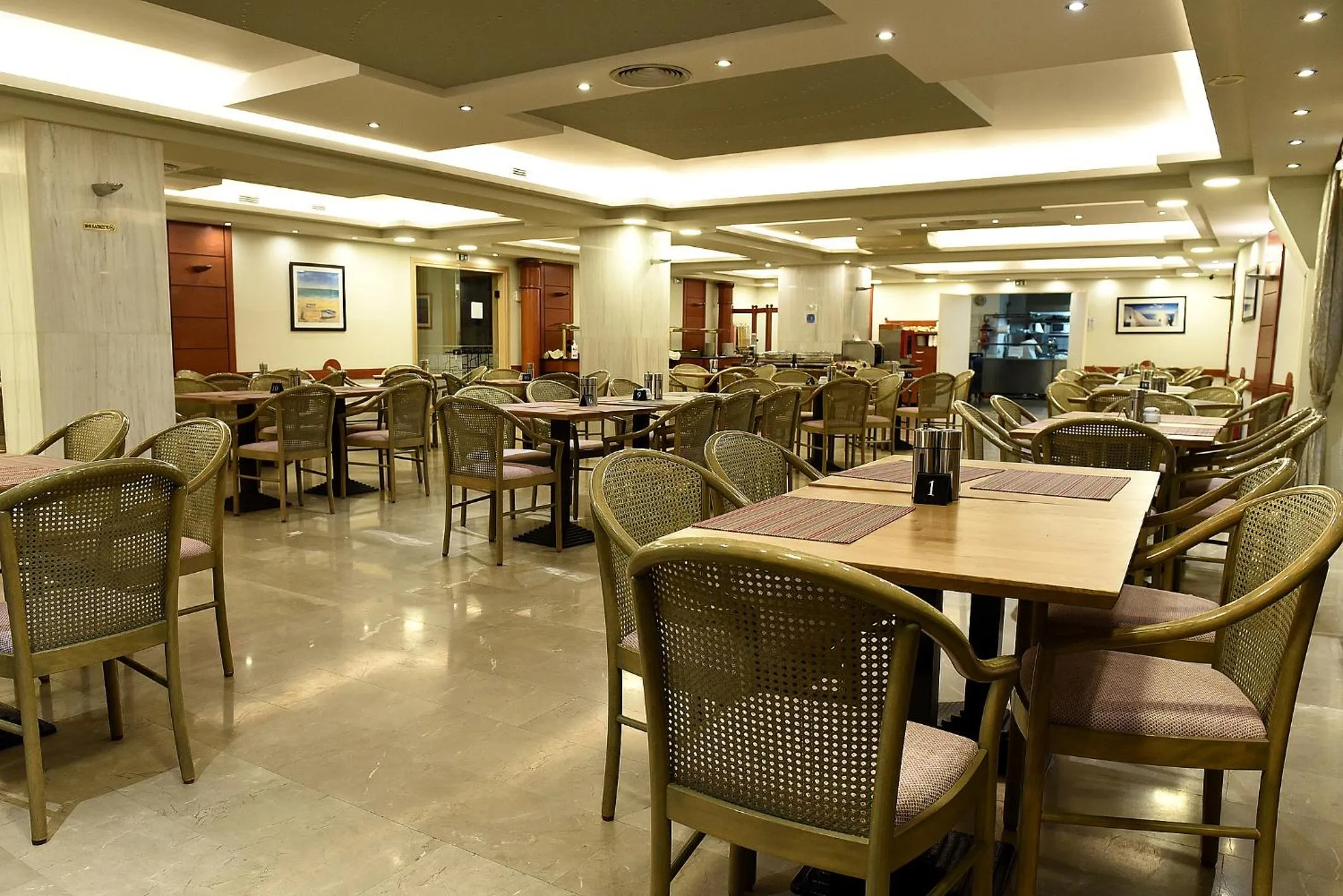 Restaurant/places to eat in King Minos Hotel