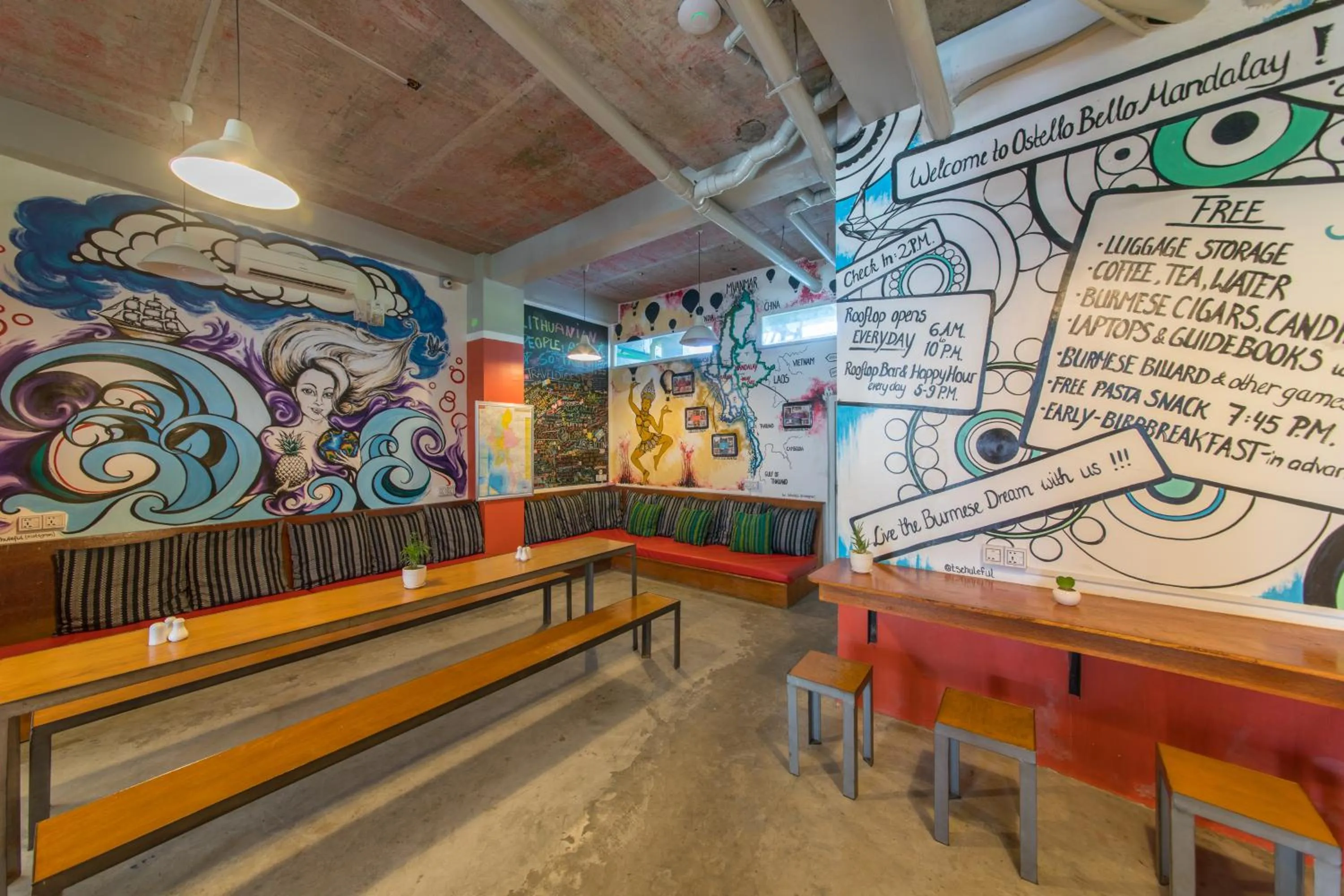 Lounge or bar in Ostello Bello Mandalay