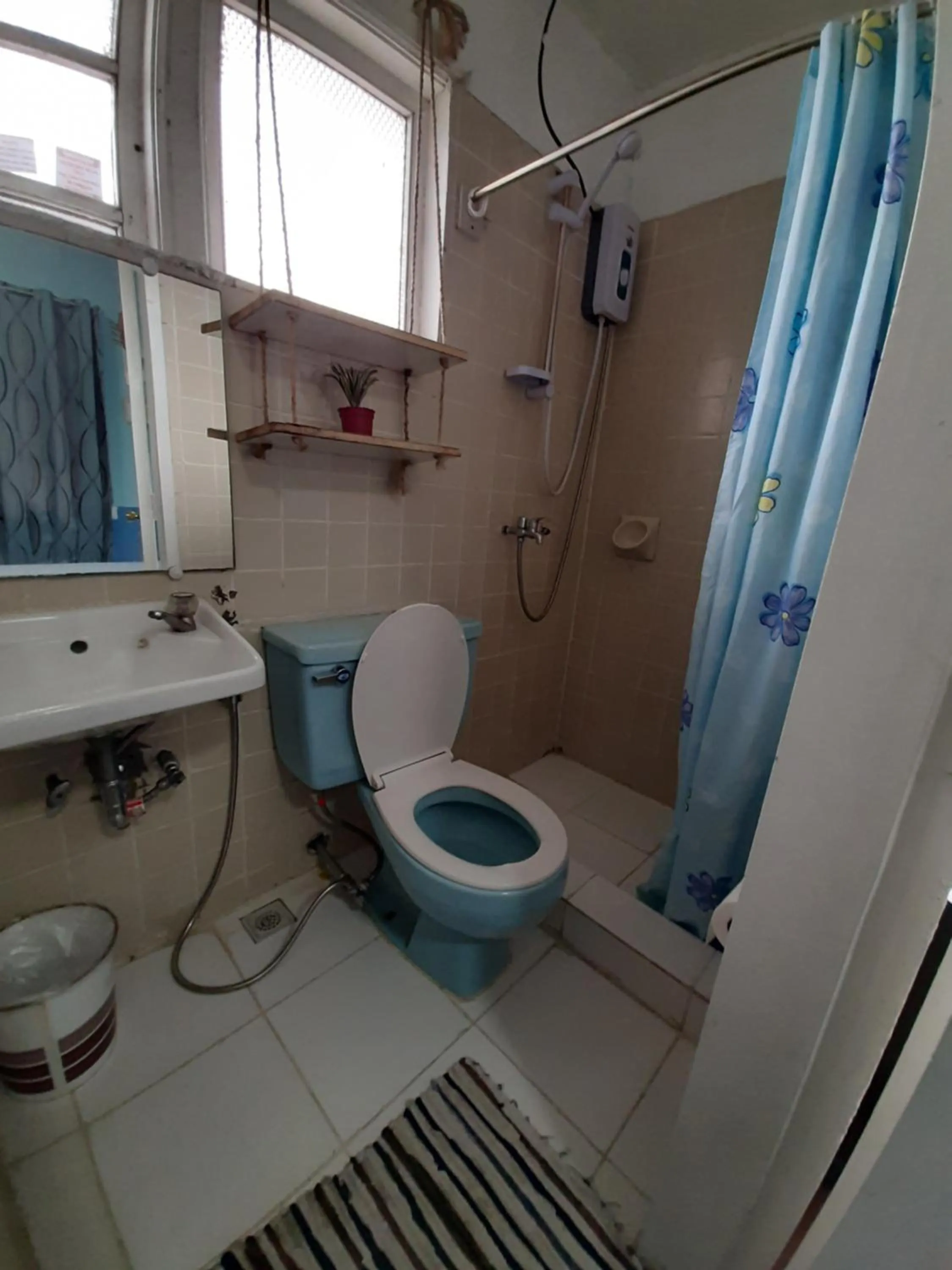 Shower in Old Orangewood Bed & Breakfast