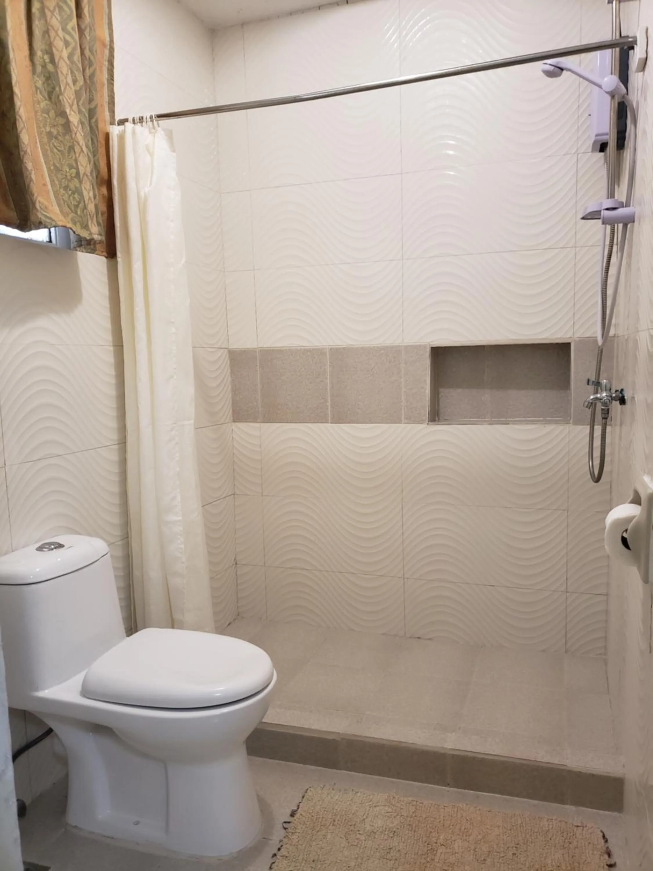 Bathroom in Old Orangewood Bed & Breakfast